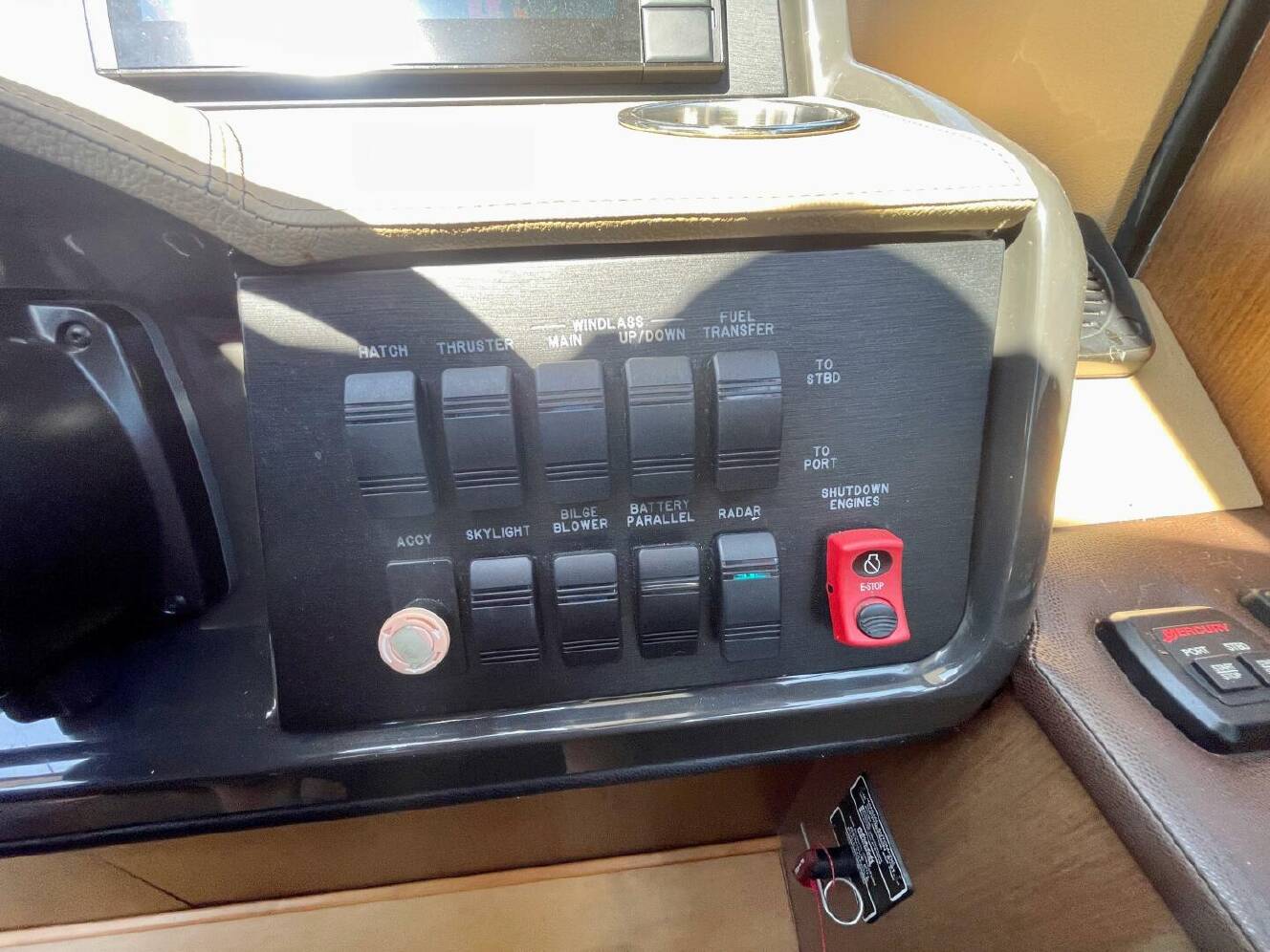 A photo of this 2017 Sea Ray 400 Sundancer