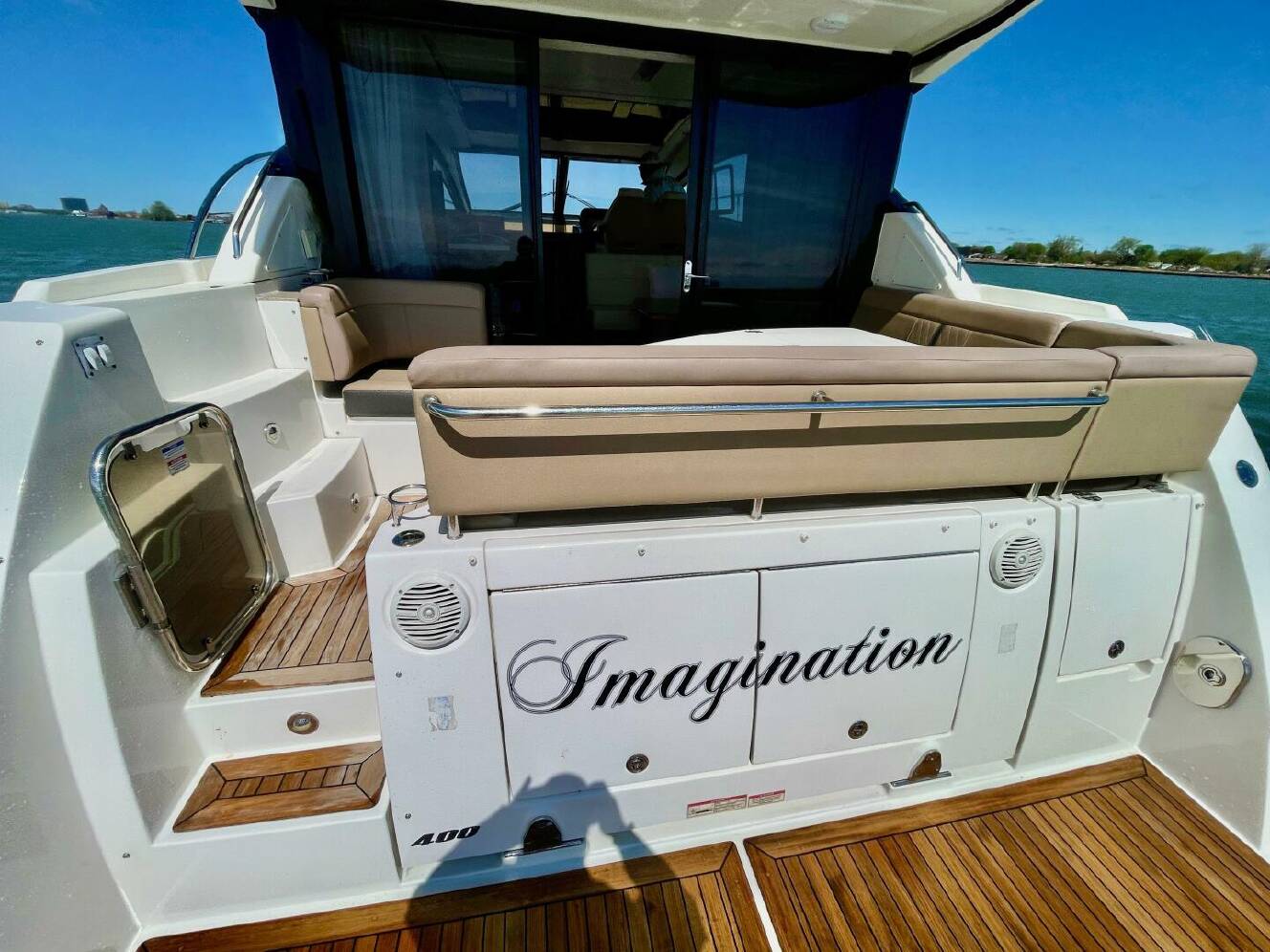 A photo of this 2017 Sea Ray 400 Sundancer