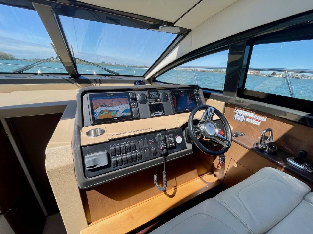 A photo of this 2017 Sea Ray 400 Sundancer