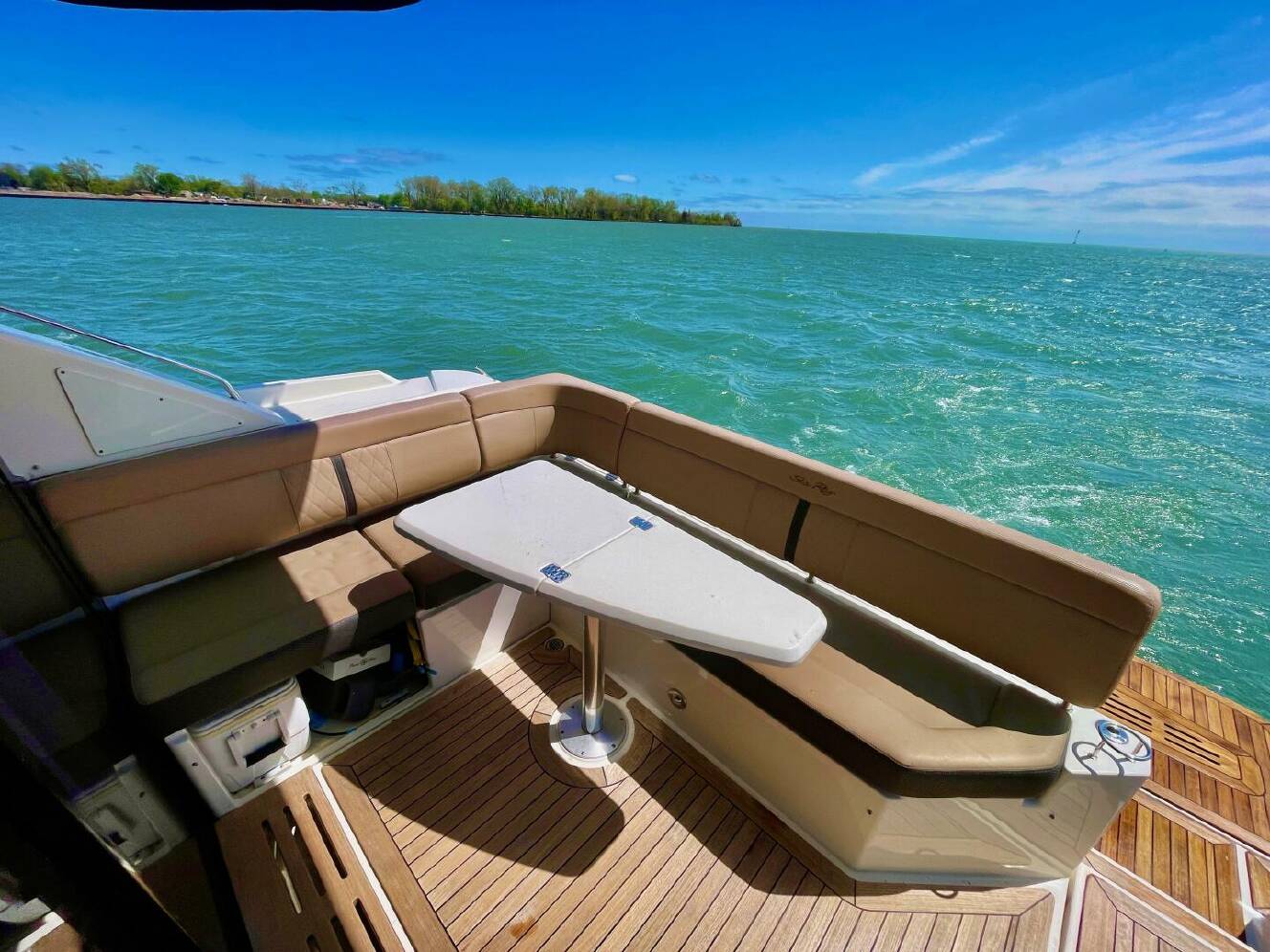 A photo of this 2017 Sea Ray 400 Sundancer