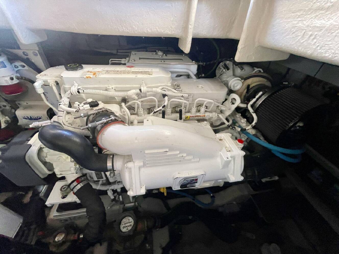 A photo of this 2017 Sea Ray 400 Sundancer