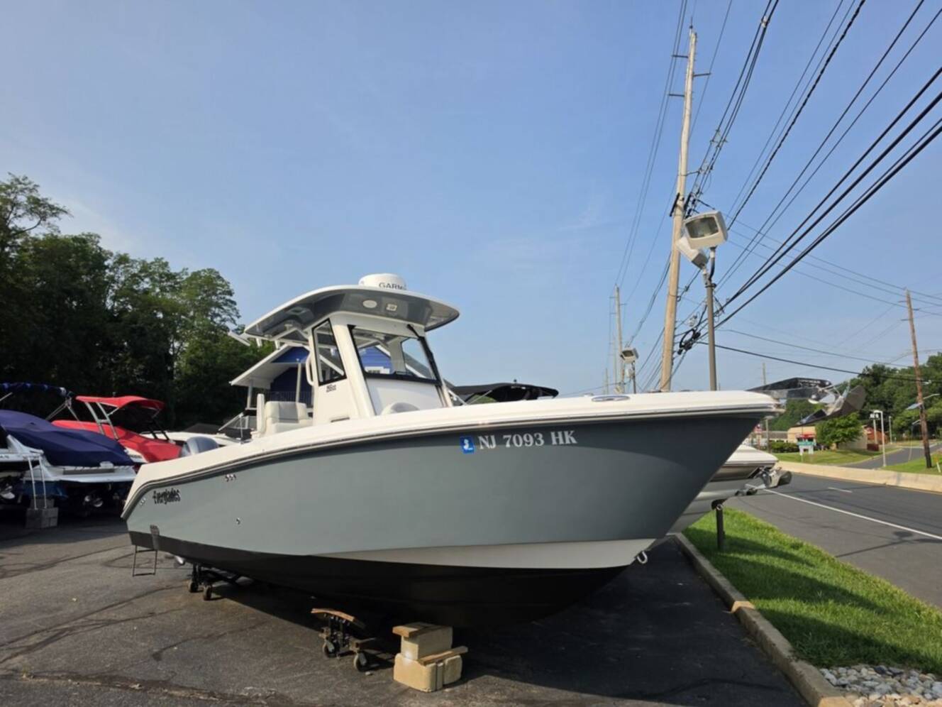 A photo of this 2017 Everglades 255 Center Console