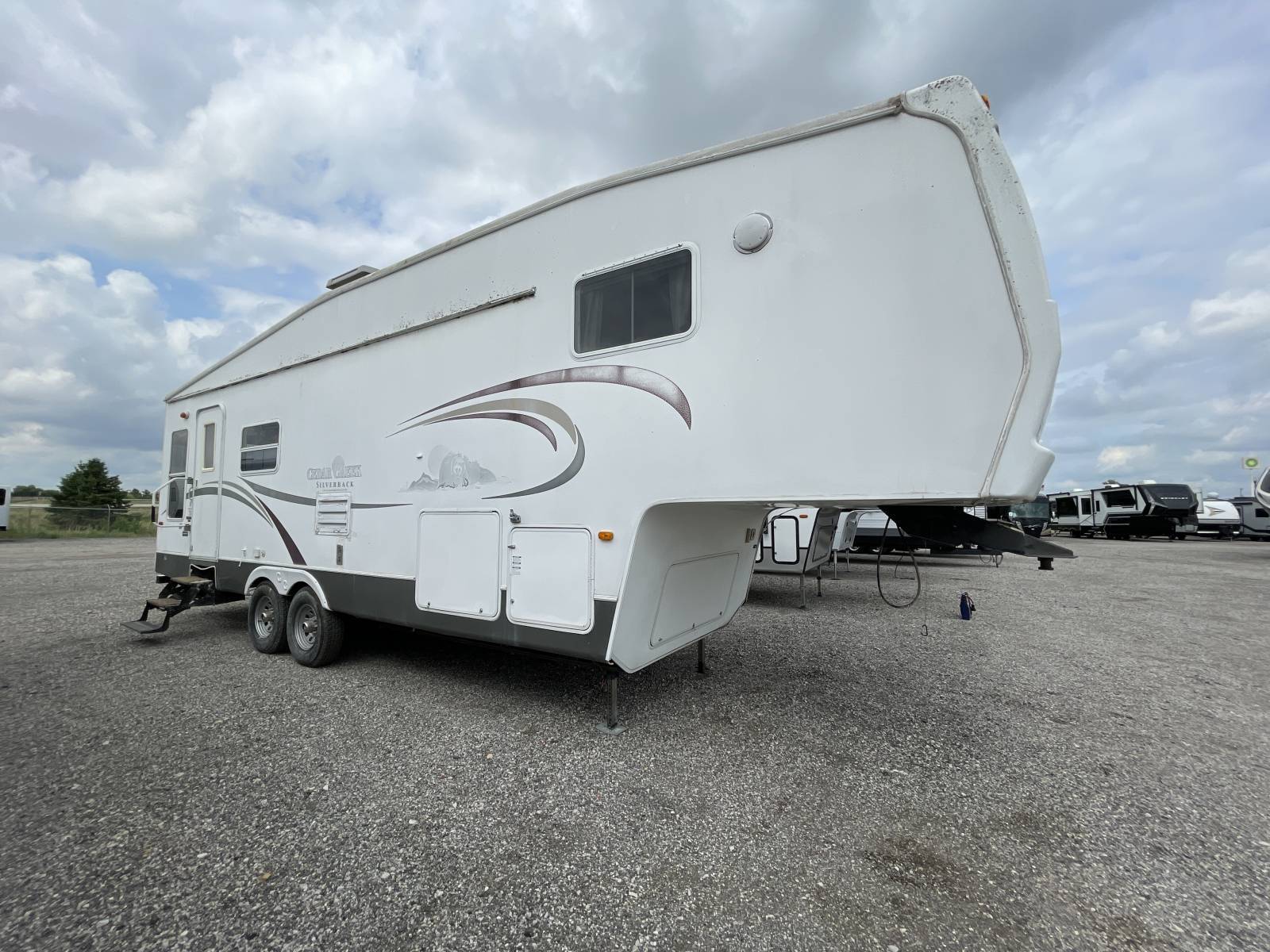 2004 Forest River CEDAR CREEK SILVERBACK 29LRLBS in blue grass IA