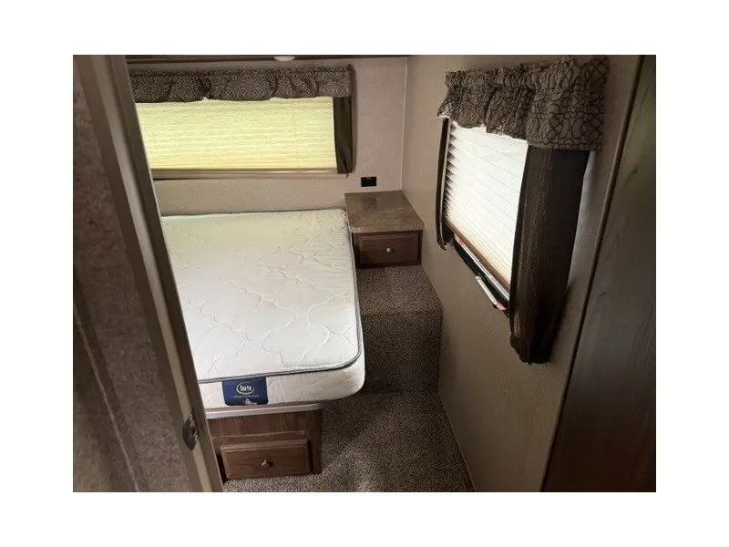 2019 Forest River Flagstaff Lite 27RLWS