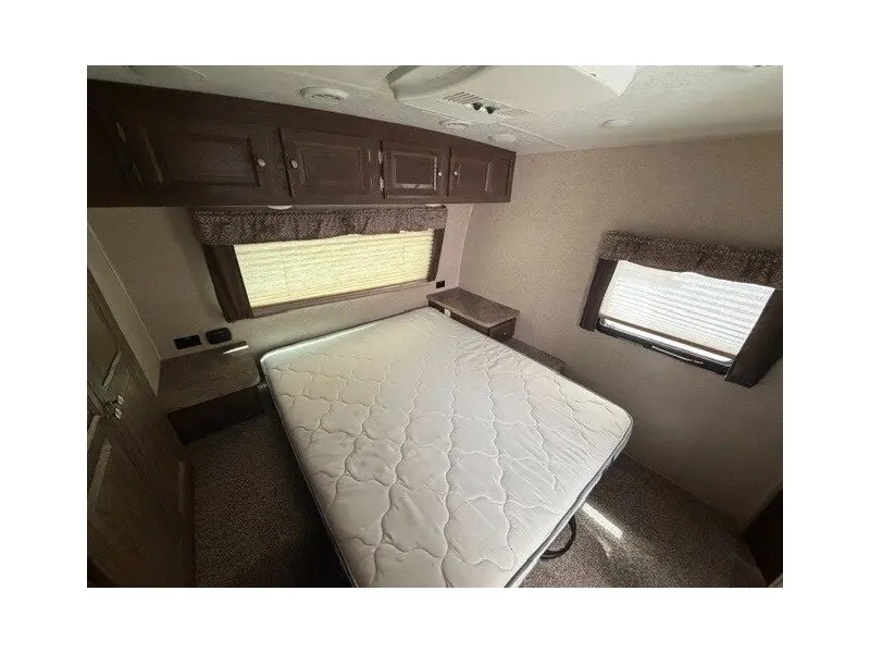 2019 Forest River Flagstaff Lite 27RLWS