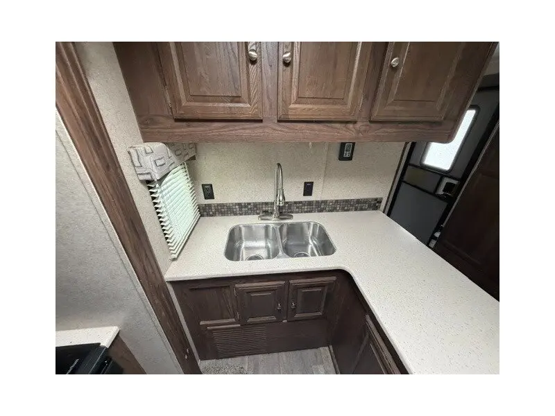 2019 Forest River Flagstaff Lite 27RLWS