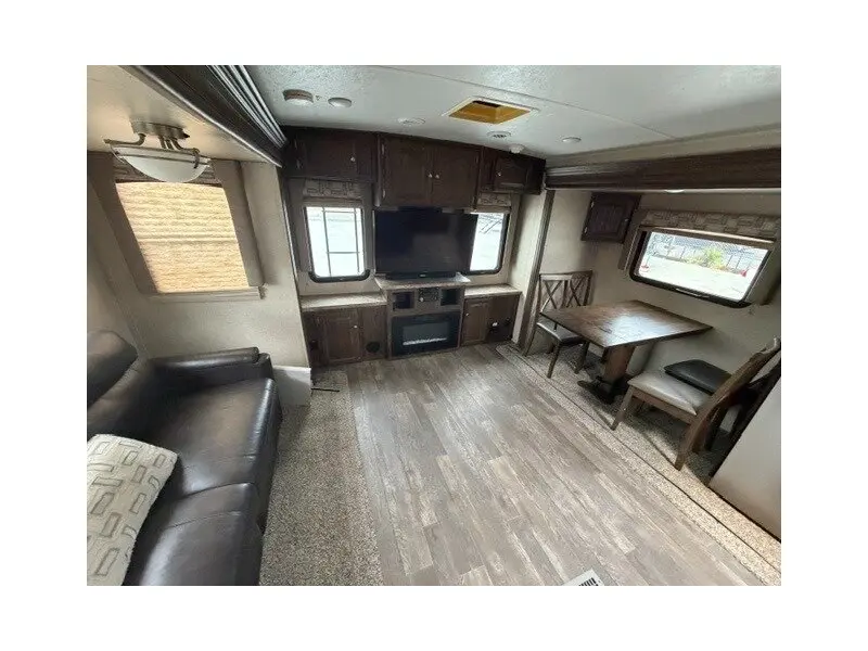 2019 Forest River Flagstaff Lite 27RLWS