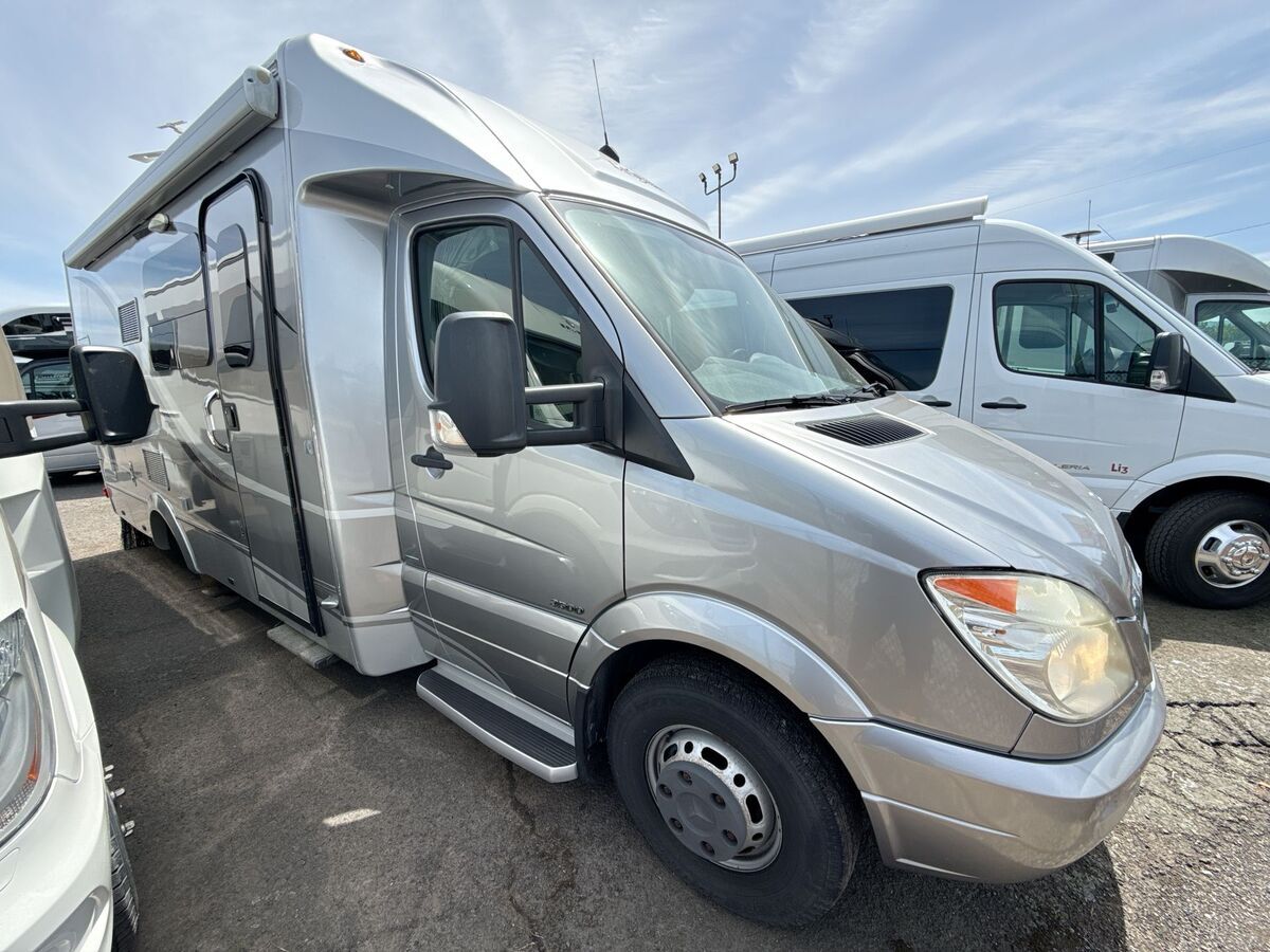 2012 Leisure Travel Unity 24MB RV
