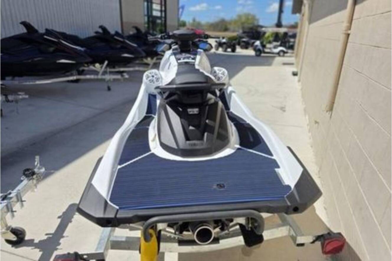 A photo of this 2026 Yamaha Waverunners VX® Deluxe with Audio