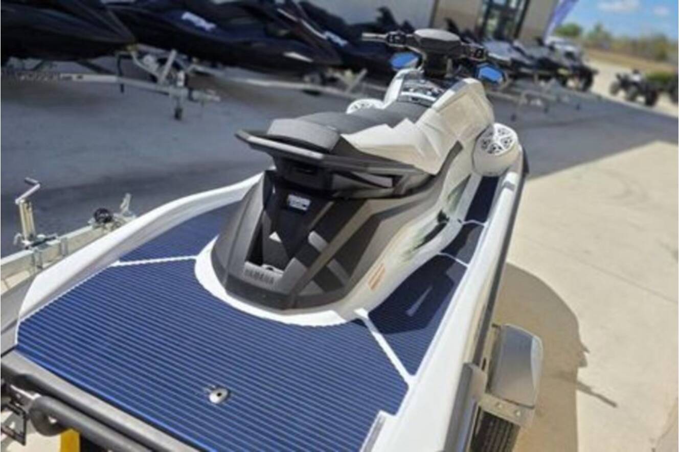 A photo of this 2026 Yamaha Waverunners VX® Deluxe with Audio