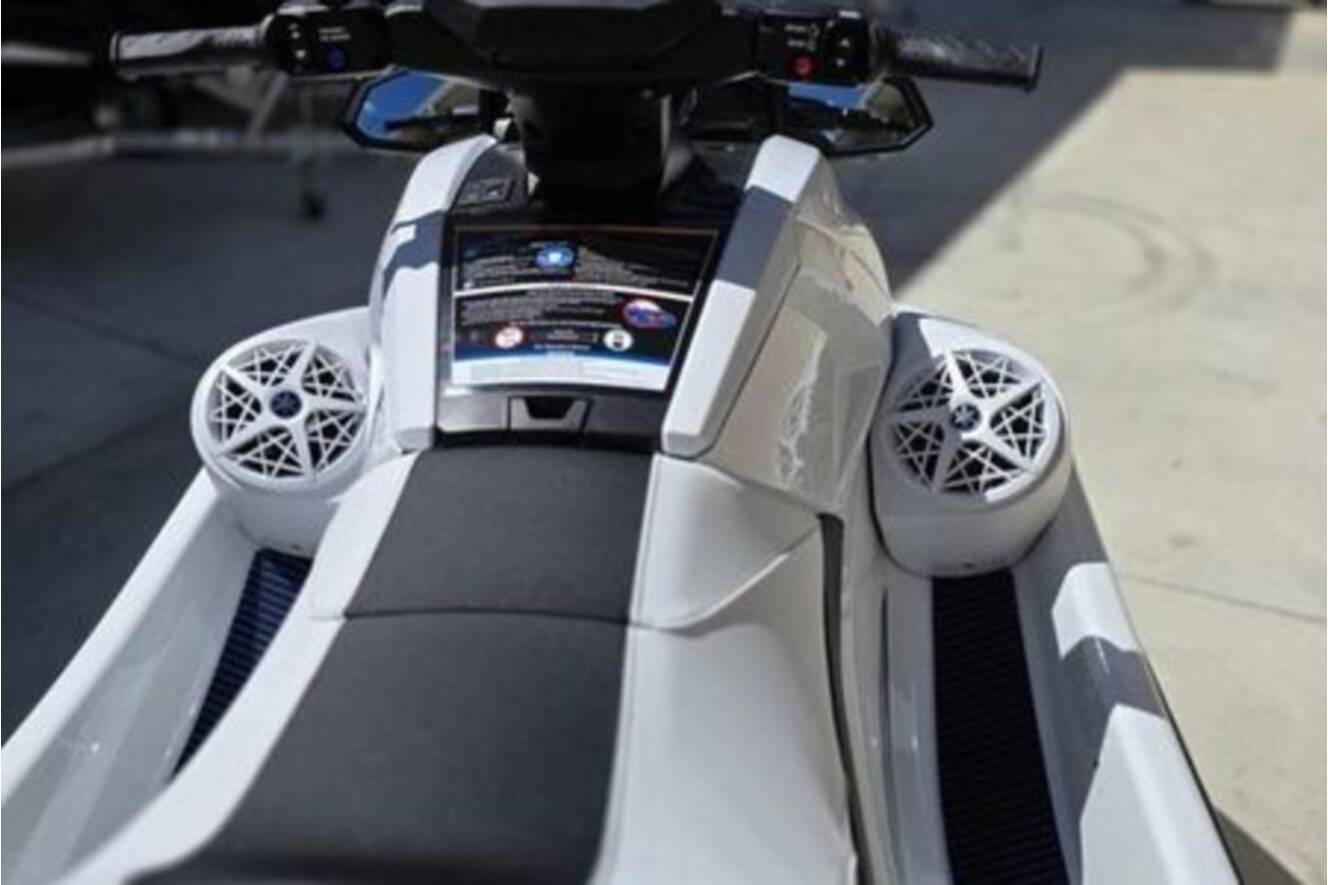 A photo of this 2026 Yamaha Waverunners VX® Deluxe with Audio