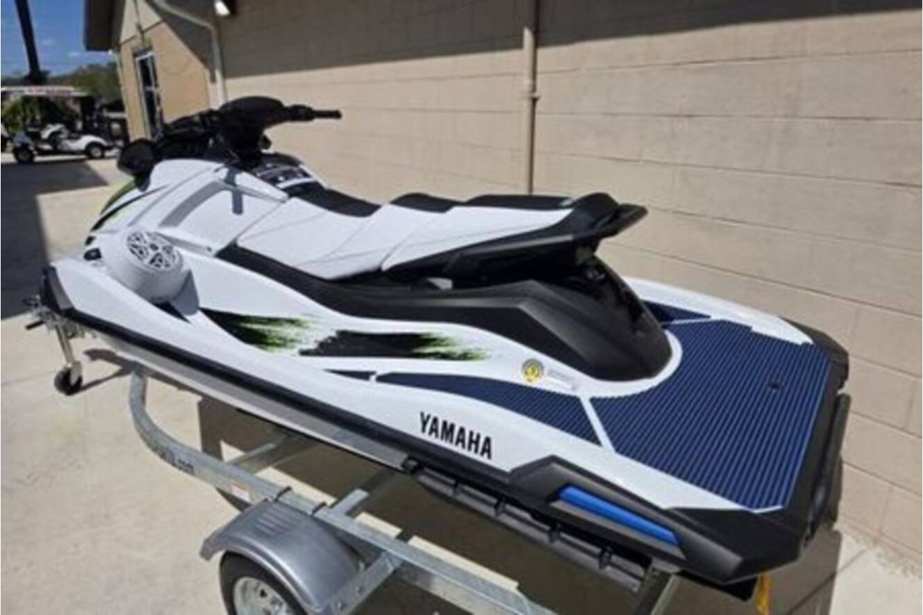 A photo of this 2026 Yamaha Waverunners VX® Deluxe with Audio