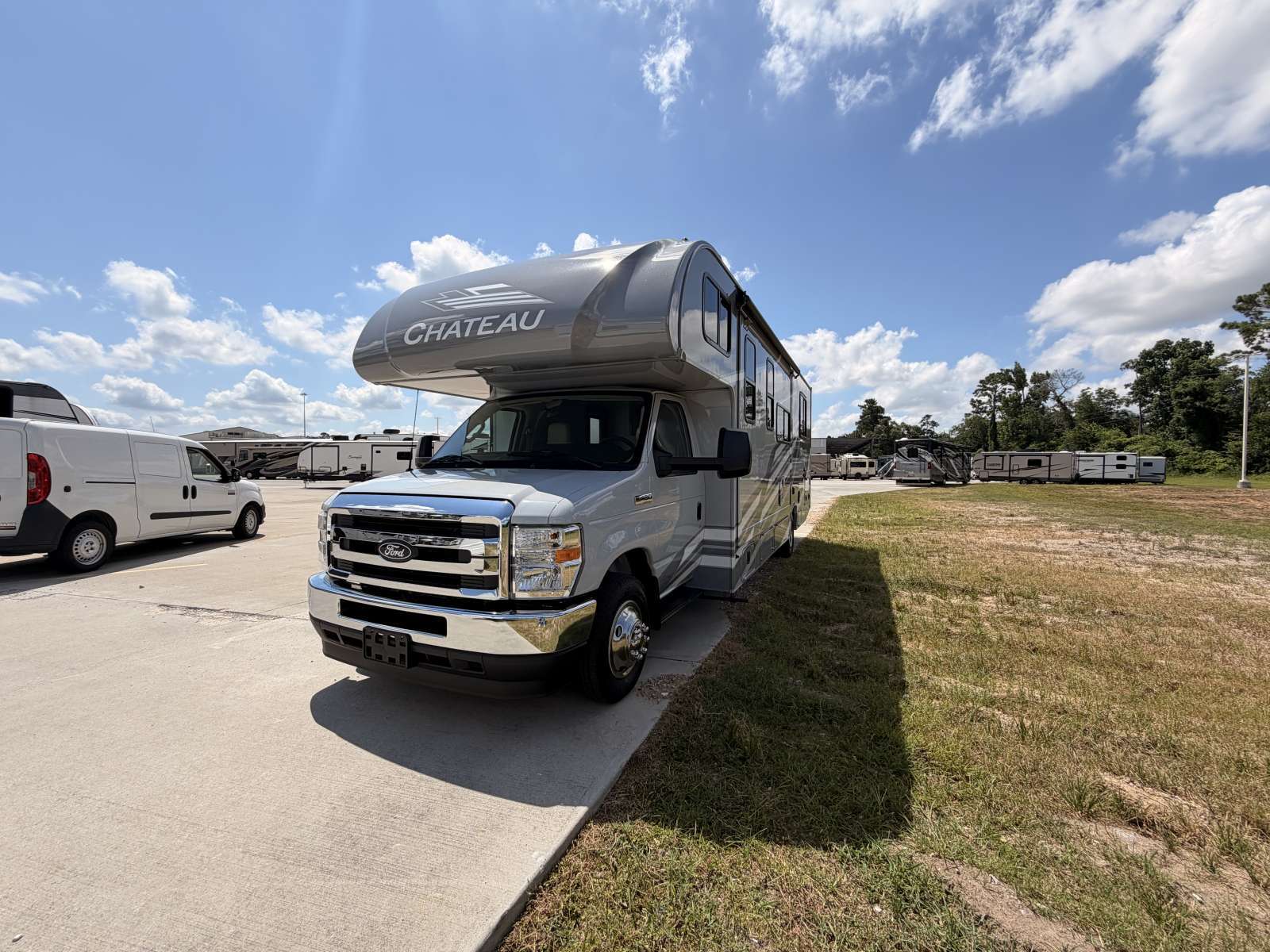2027 Thor Motor Coach CHATEAU 28Z in spring TX