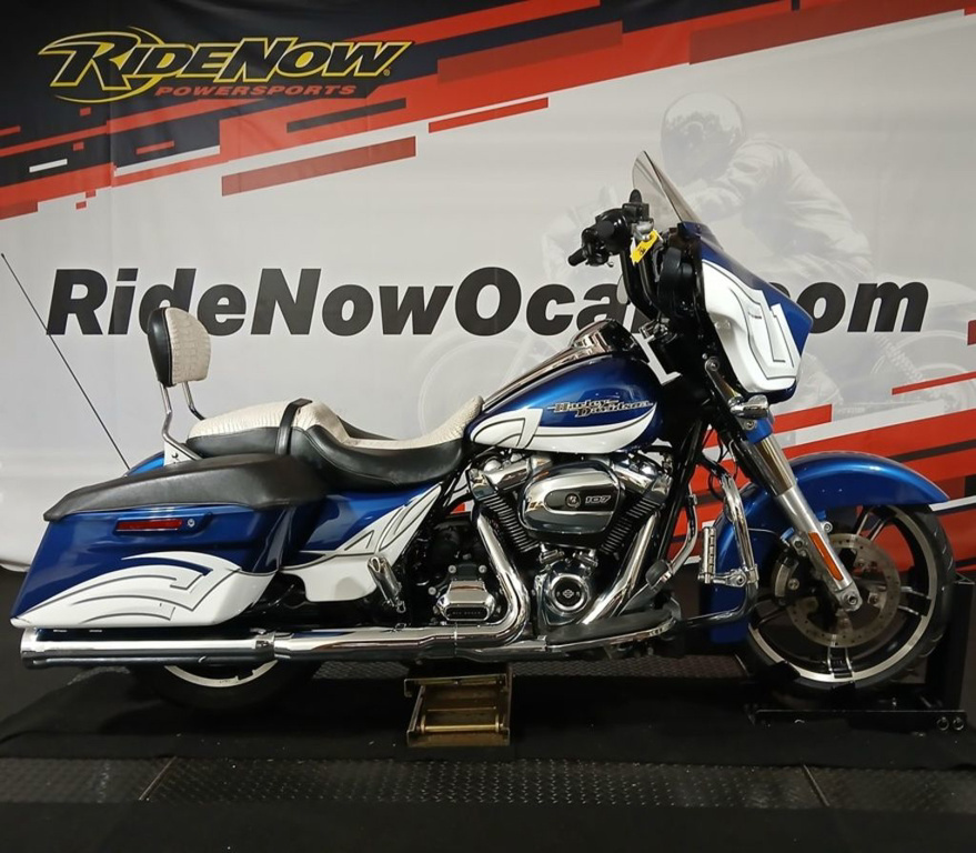 2017 Harley-Davidson Street Glide FLHXS - Special SPECIAL in Ocala, FL