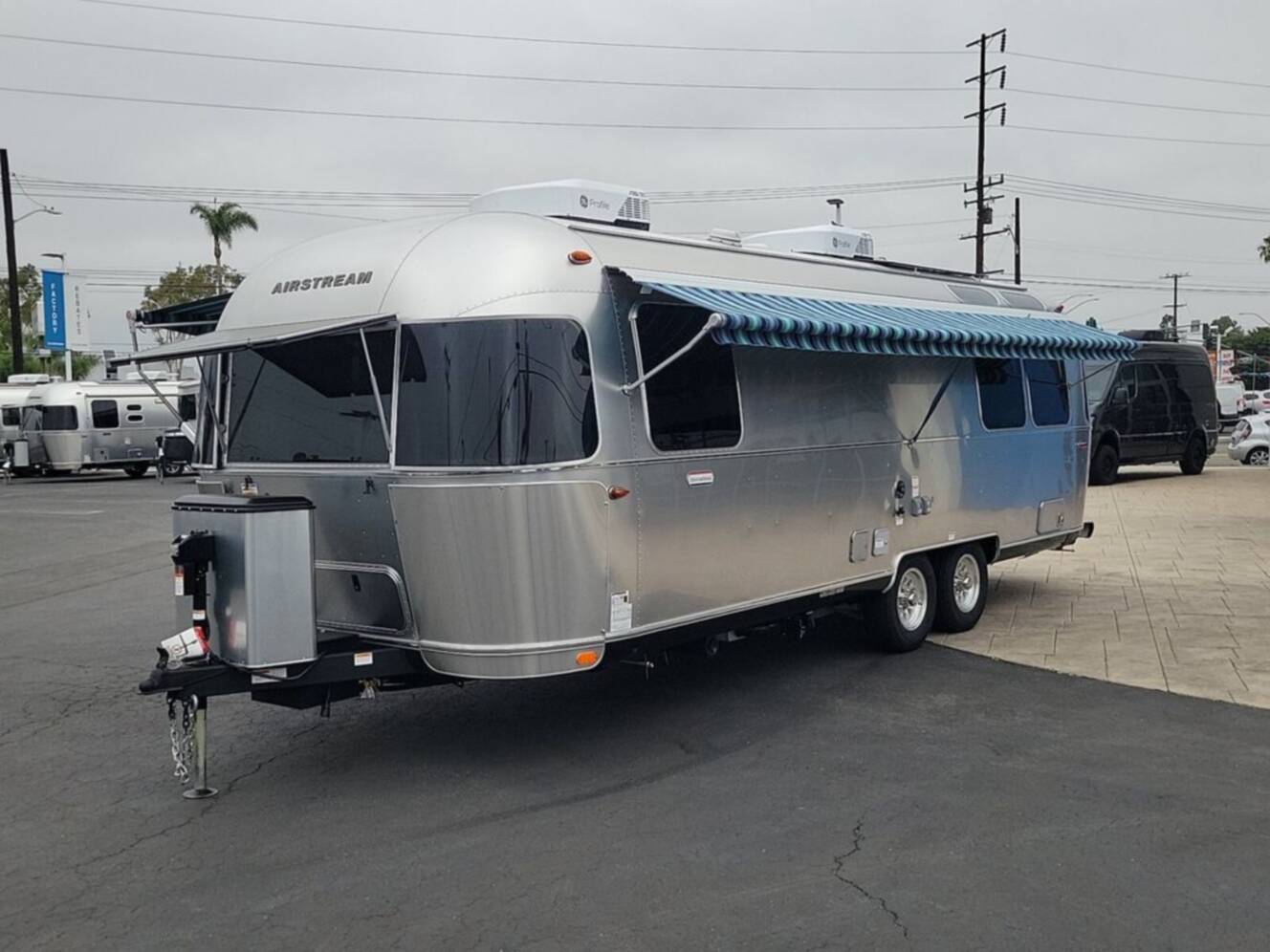 A photo of this 2026 Airstream International 27FBQ Queen