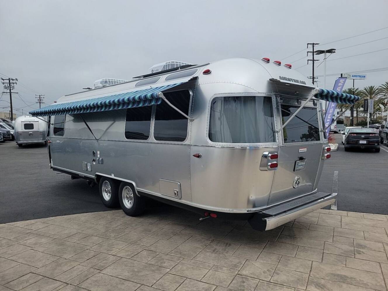 A photo of this 2026 Airstream International 27FBQ Queen