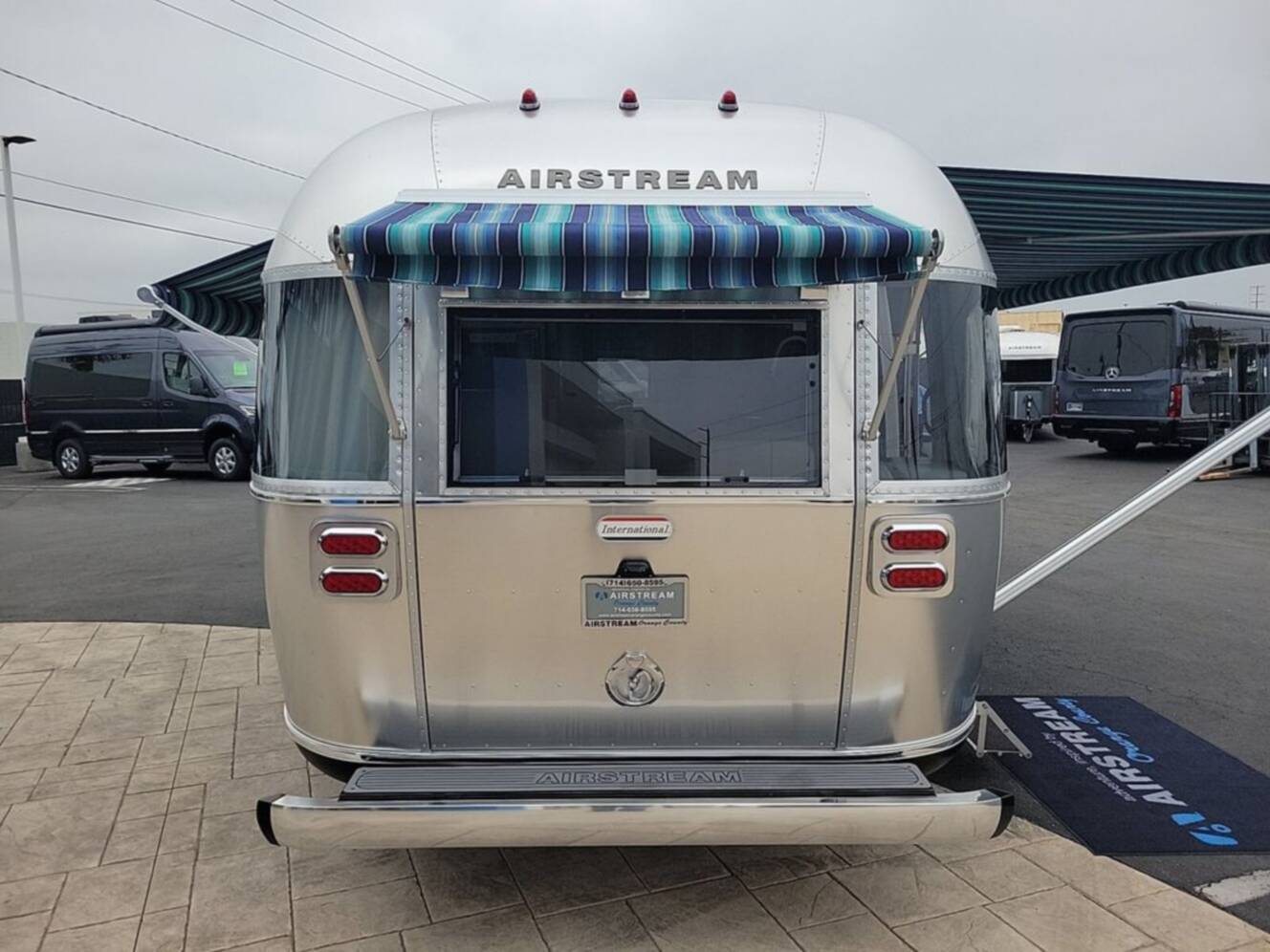 A photo of this 2026 Airstream International 27FBQ Queen