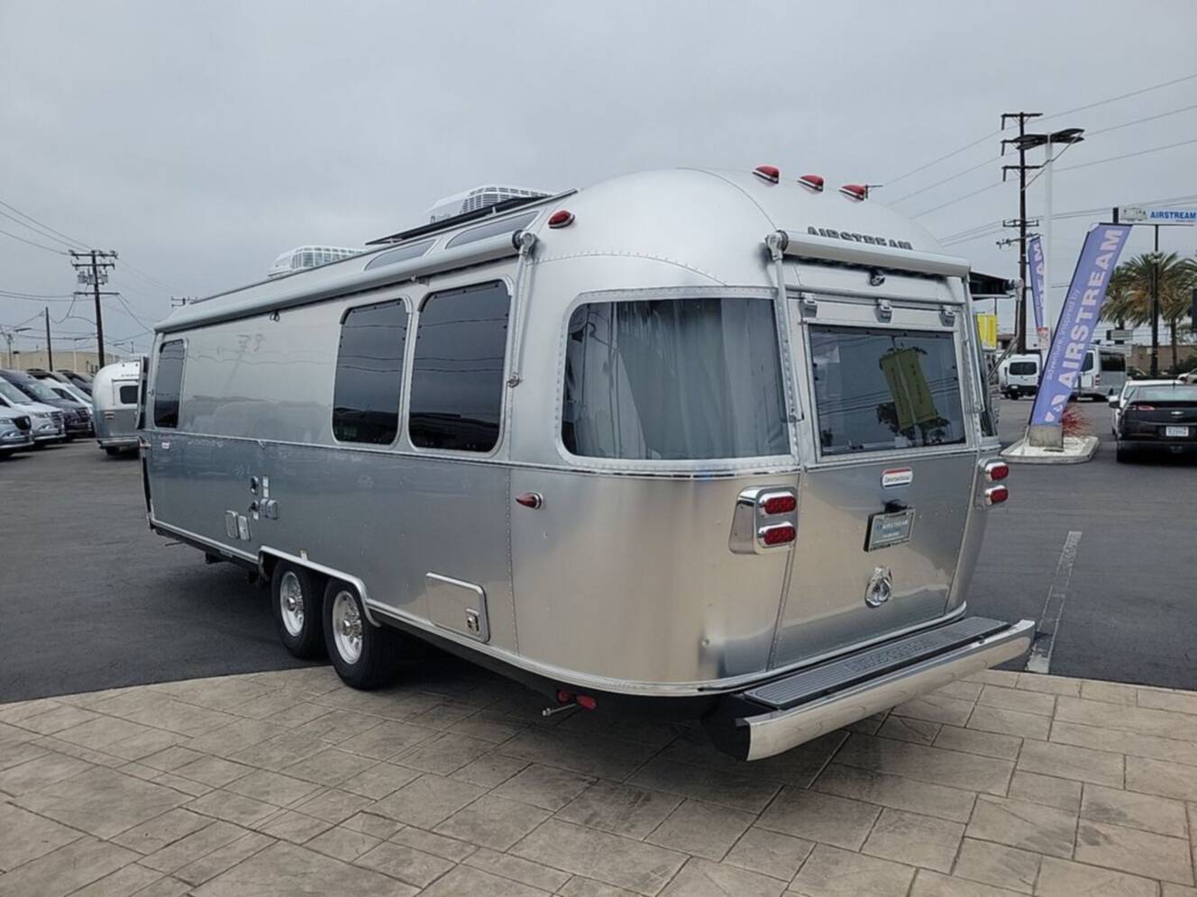 A photo of this 2026 Airstream International 27FBQ Queen