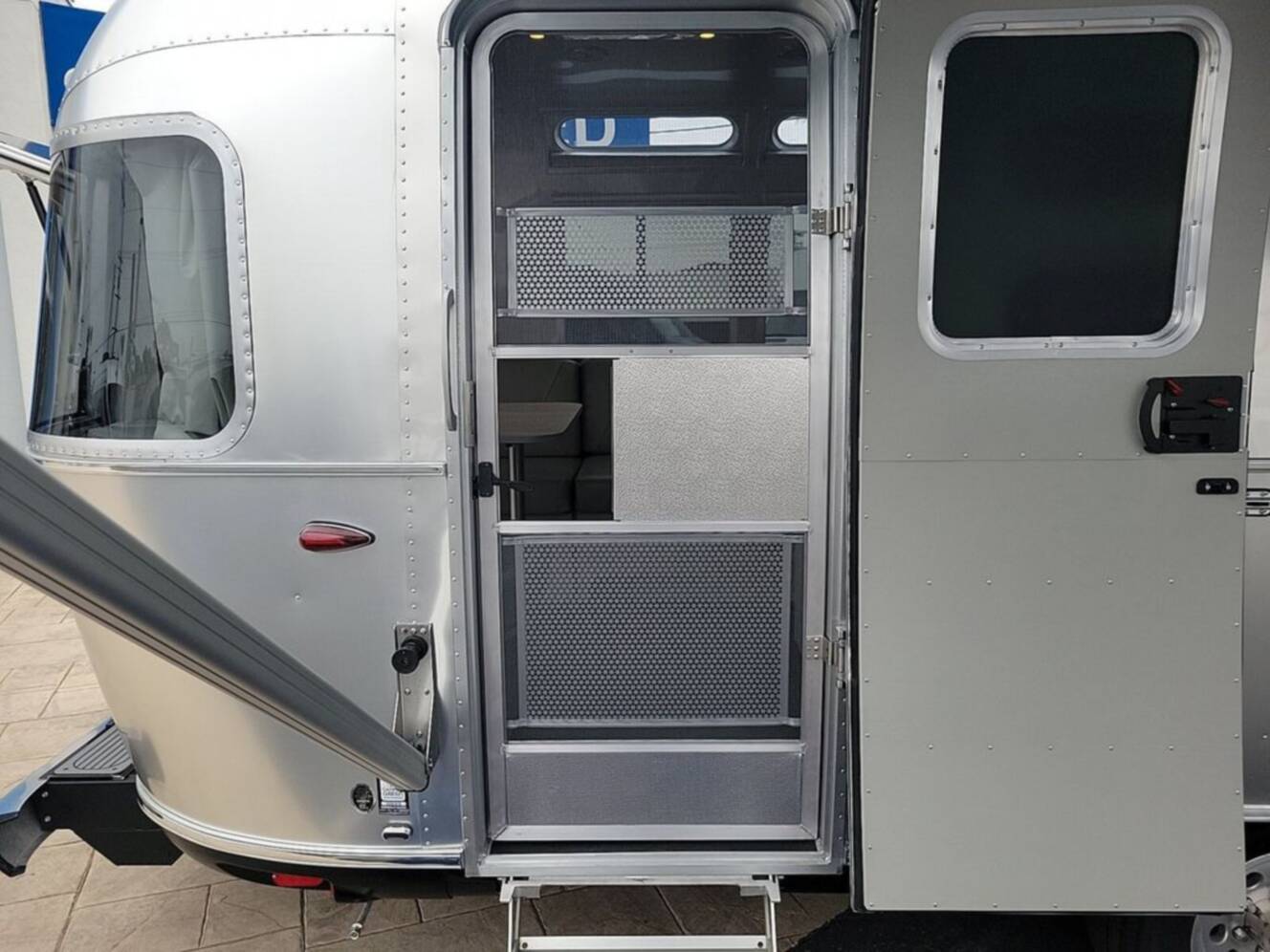 A photo of this 2026 Airstream International 27FBQ Queen