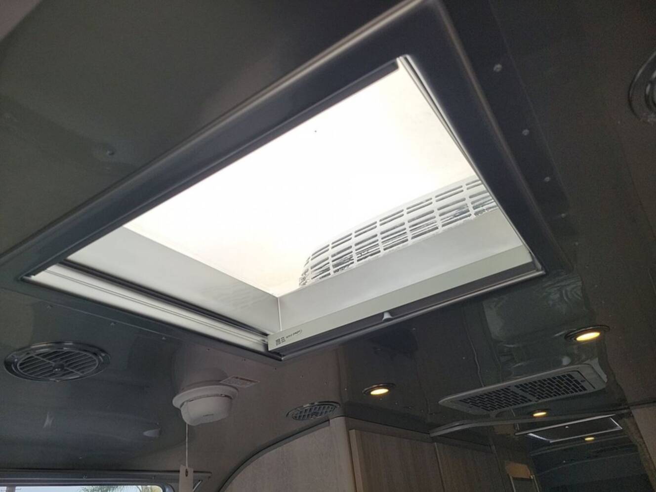 A photo of this 2026 Airstream International 27FBQ Queen