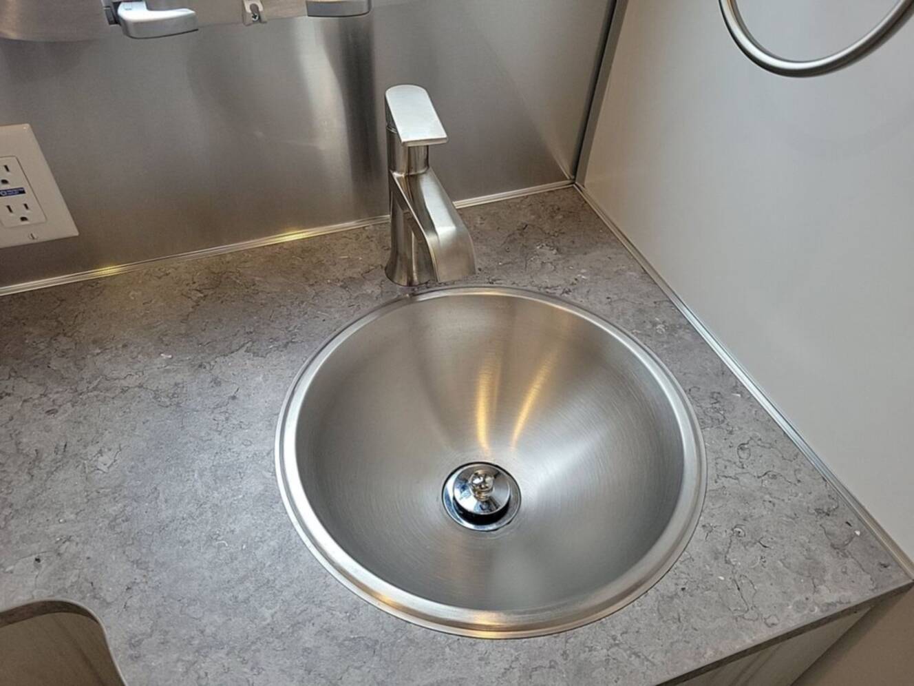 A photo of this 2026 Airstream International 27FBQ Queen