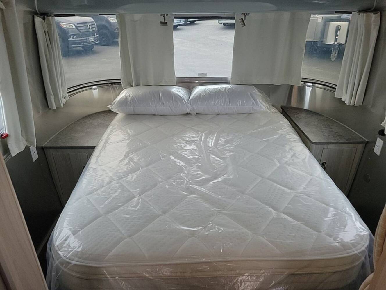 A photo of this 2026 Airstream International 27FBQ Queen