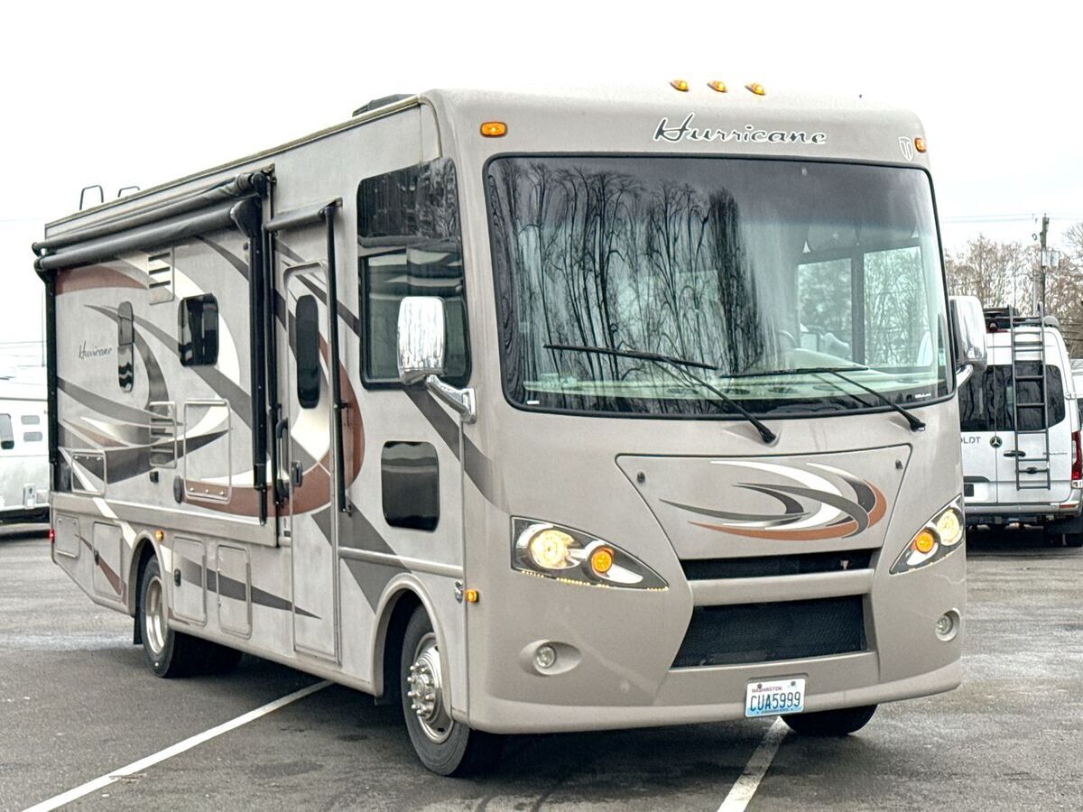 2015 Thor Motor Coach Hurricane 27K RV