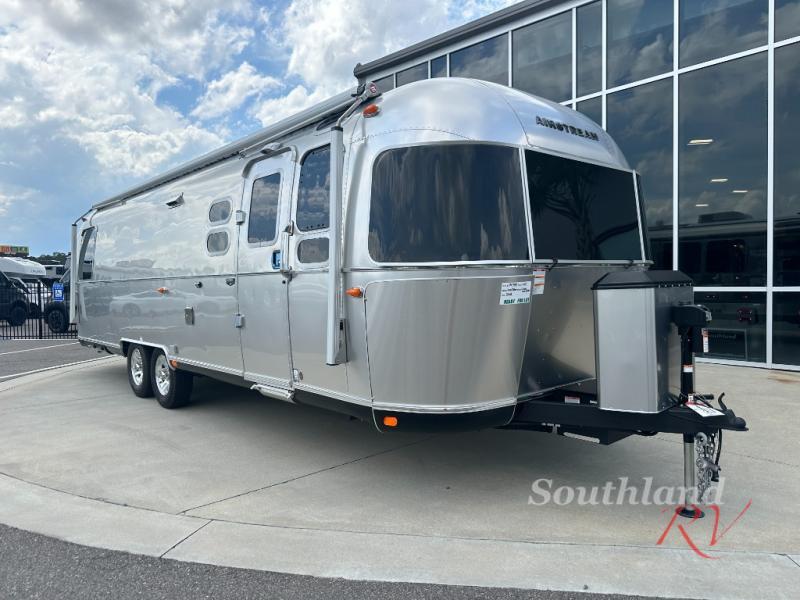 2027 Airstream Classic 30RB Queen RV