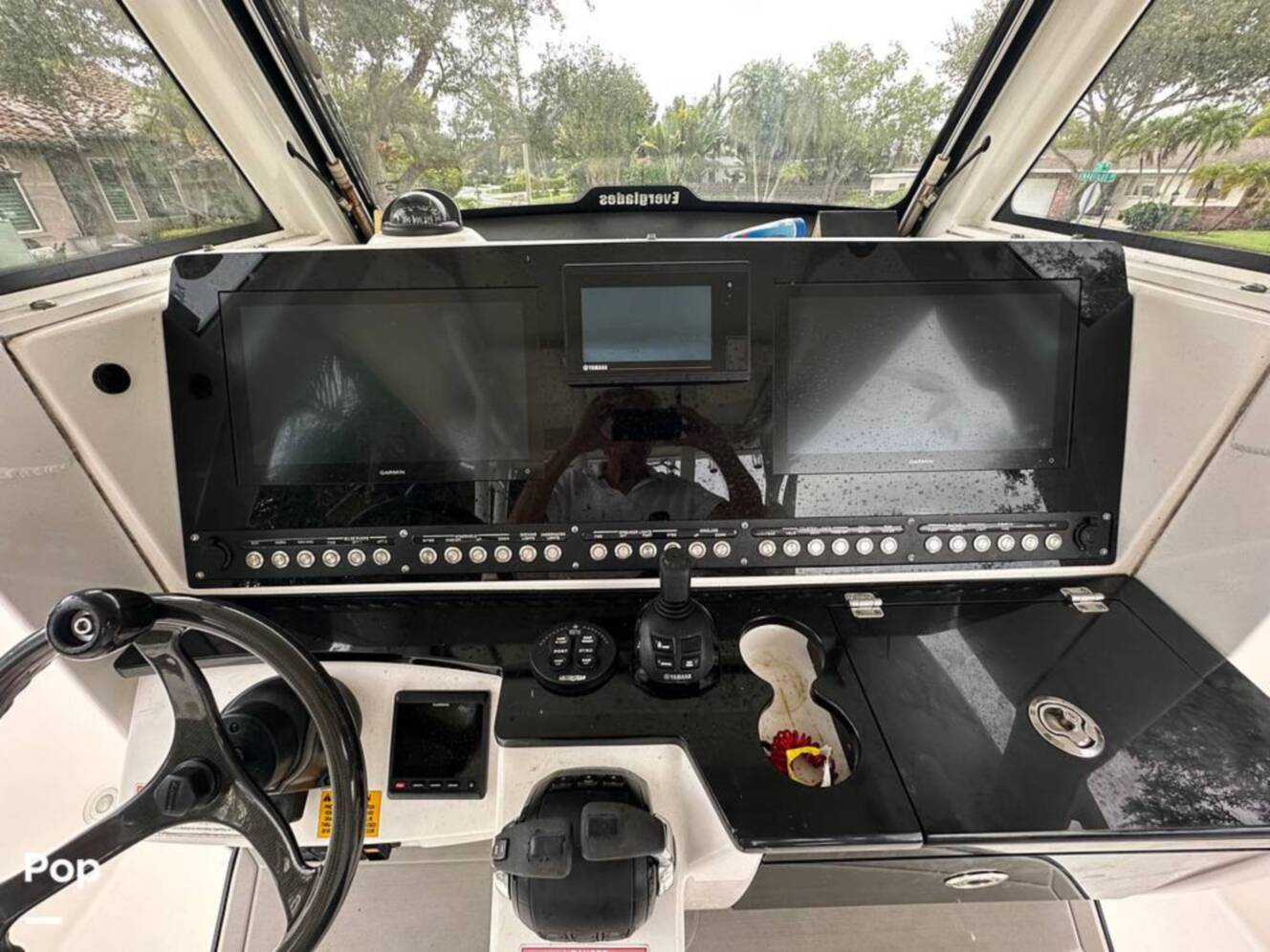 A photo of this 2018 Everglades 335CC