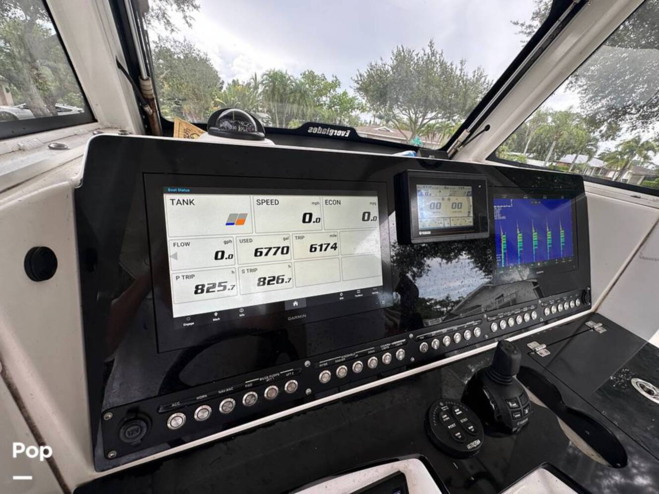 A photo of this 2018 Everglades 335CC