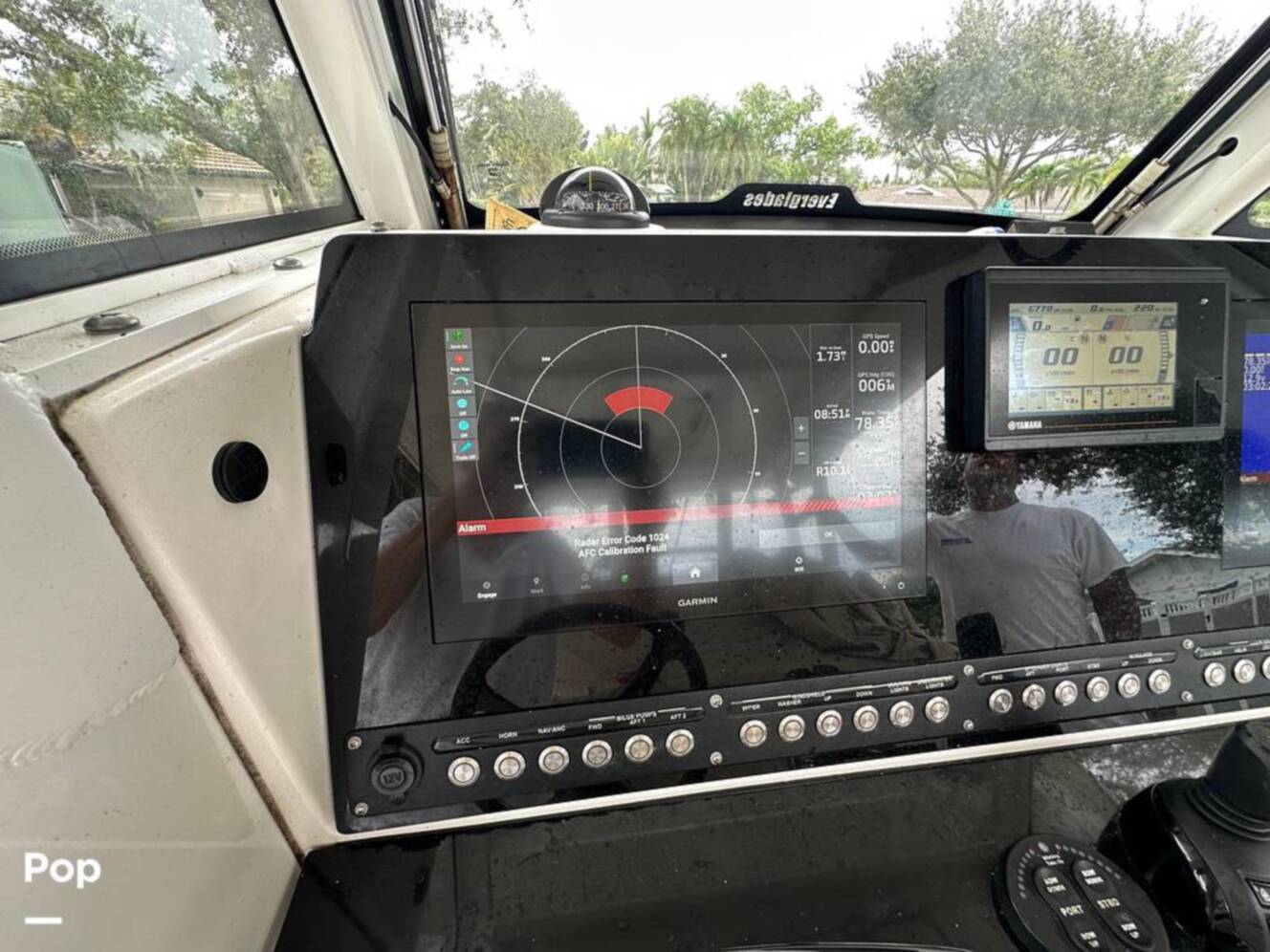 A photo of this 2018 Everglades 335CC