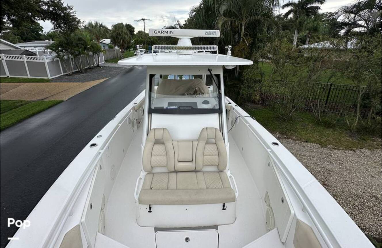 A photo of this 2018 Everglades 335CC