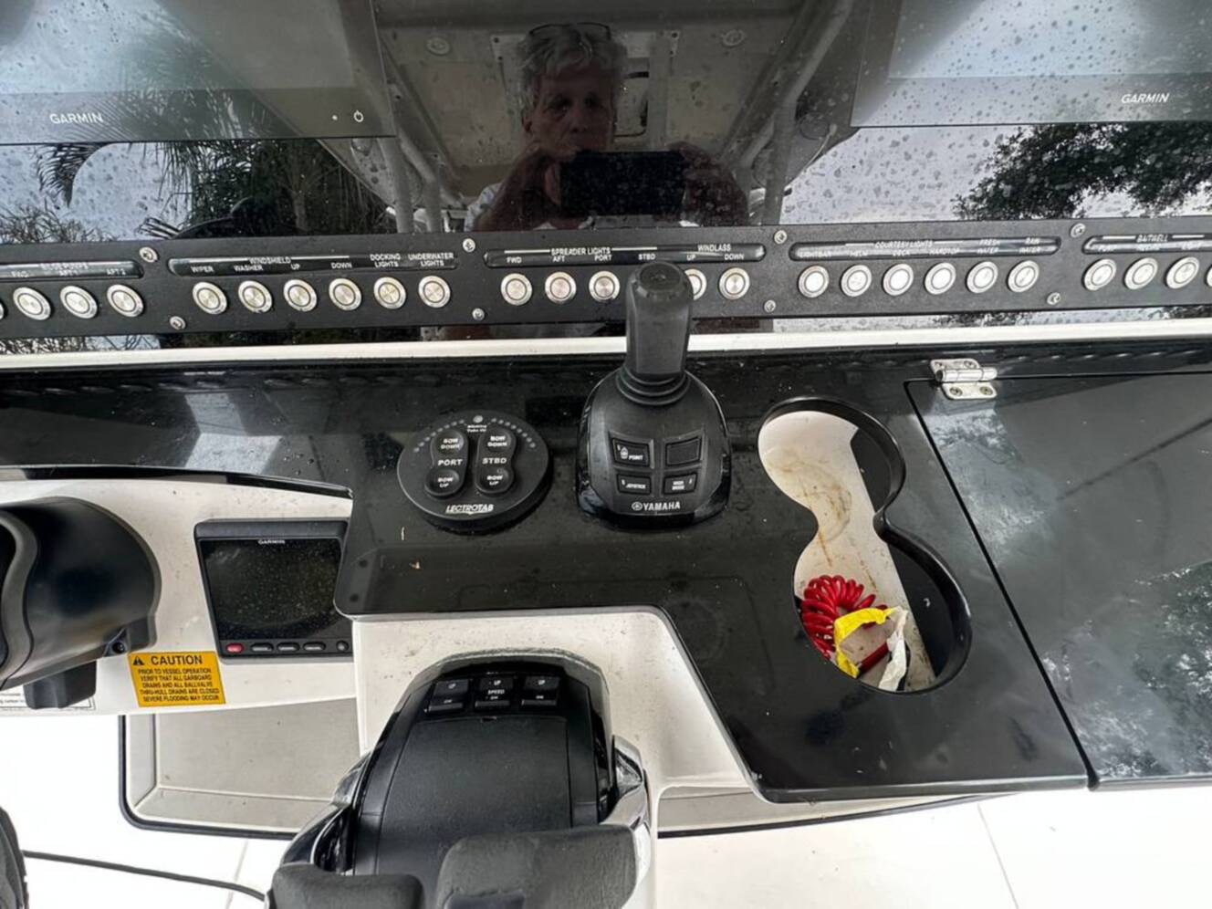 A photo of this 2018 Everglades 335CC
