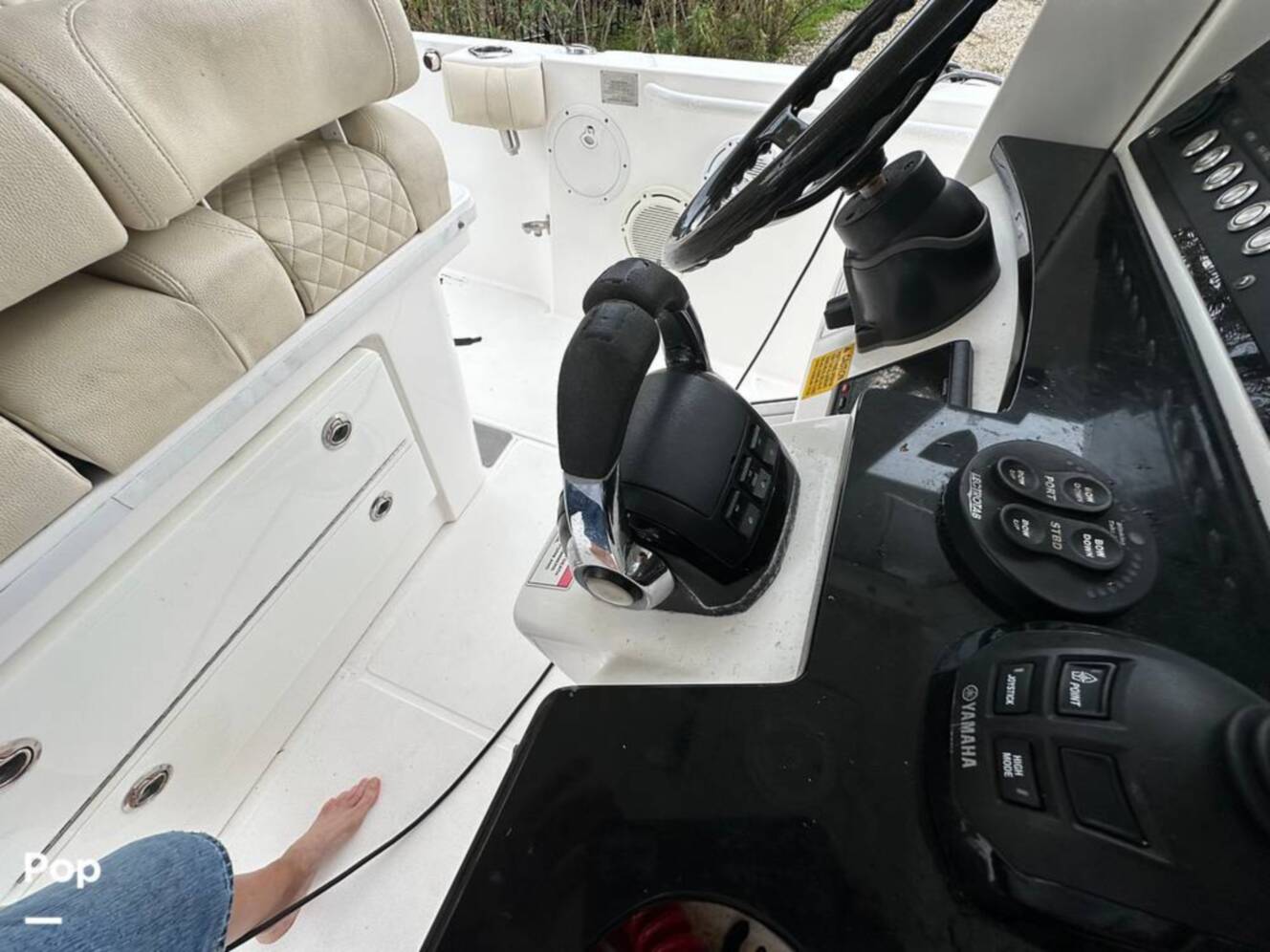 A photo of this 2018 Everglades 335CC