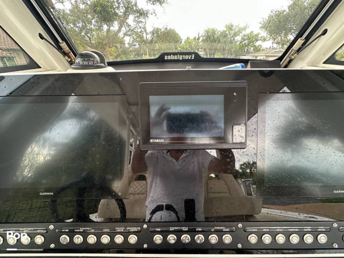 A photo of this 2018 Everglades 335CC