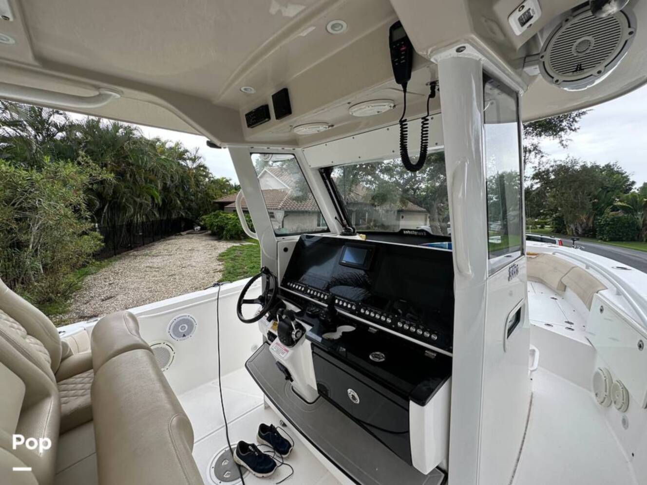 A photo of this 2018 Everglades 335CC