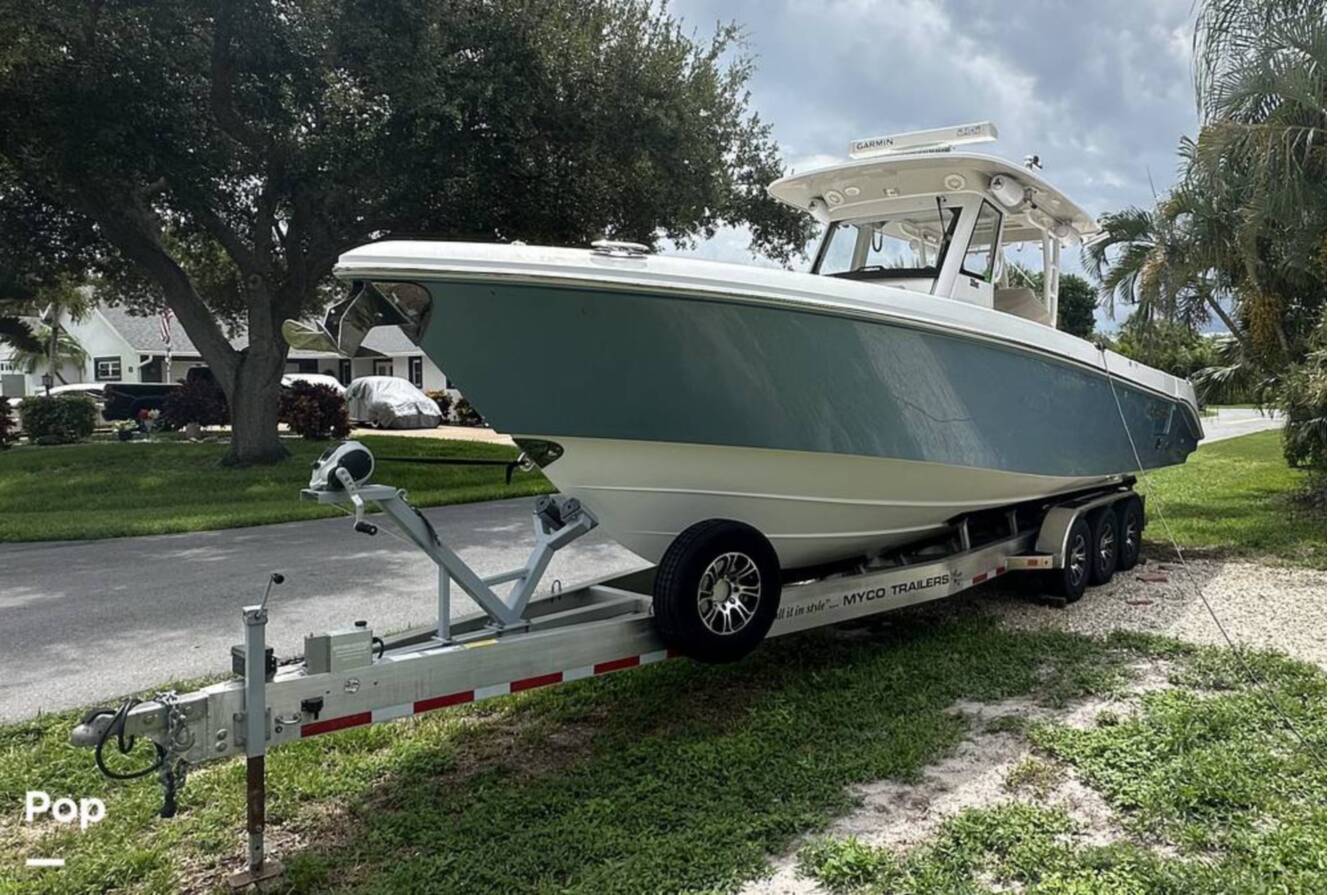A photo of this 2018 Everglades 335CC