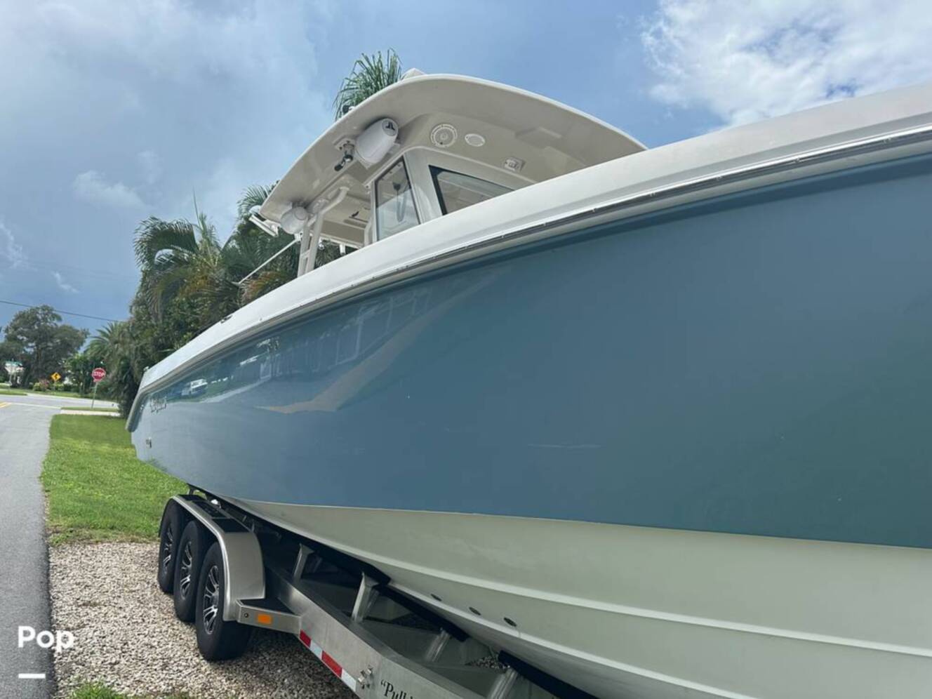A photo of this 2018 Everglades 335CC