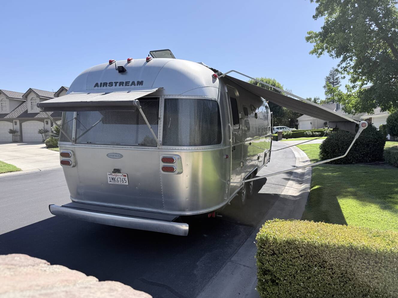 A photo of this 2017 Airstream FLYING CLOUD 25FB TWIN