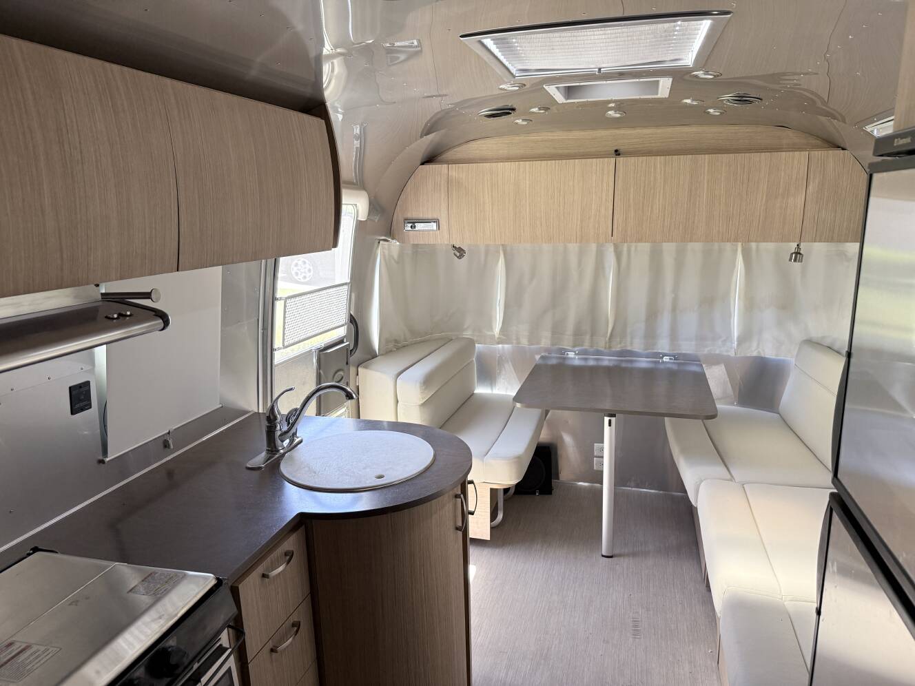 A photo of this 2017 Airstream FLYING CLOUD 25FB TWIN