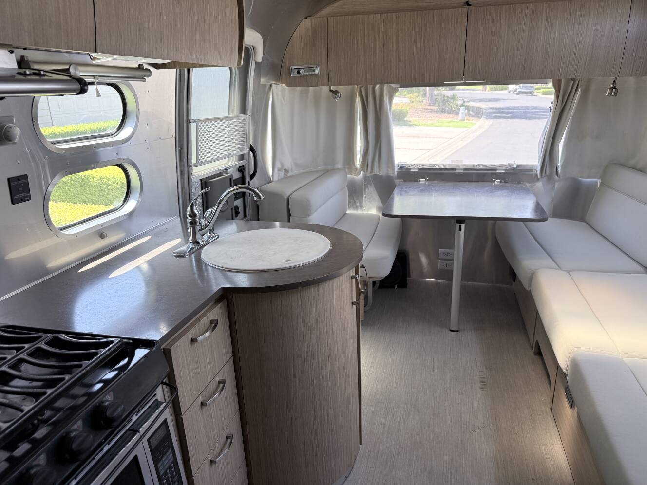 A photo of this 2017 Airstream FLYING CLOUD 25FB TWIN