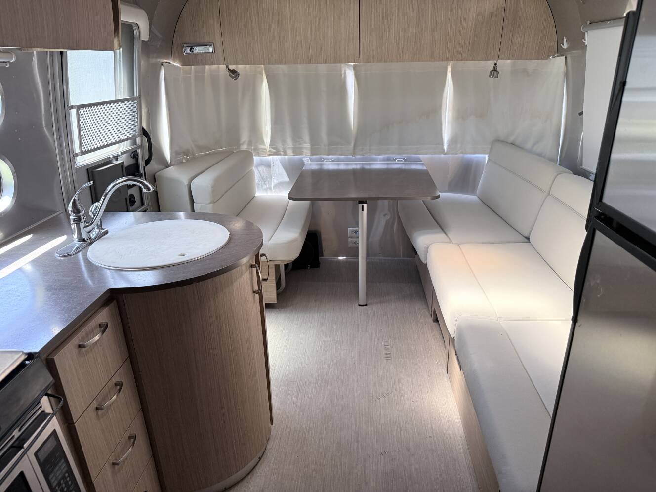 A photo of this 2017 Airstream FLYING CLOUD 25FB TWIN