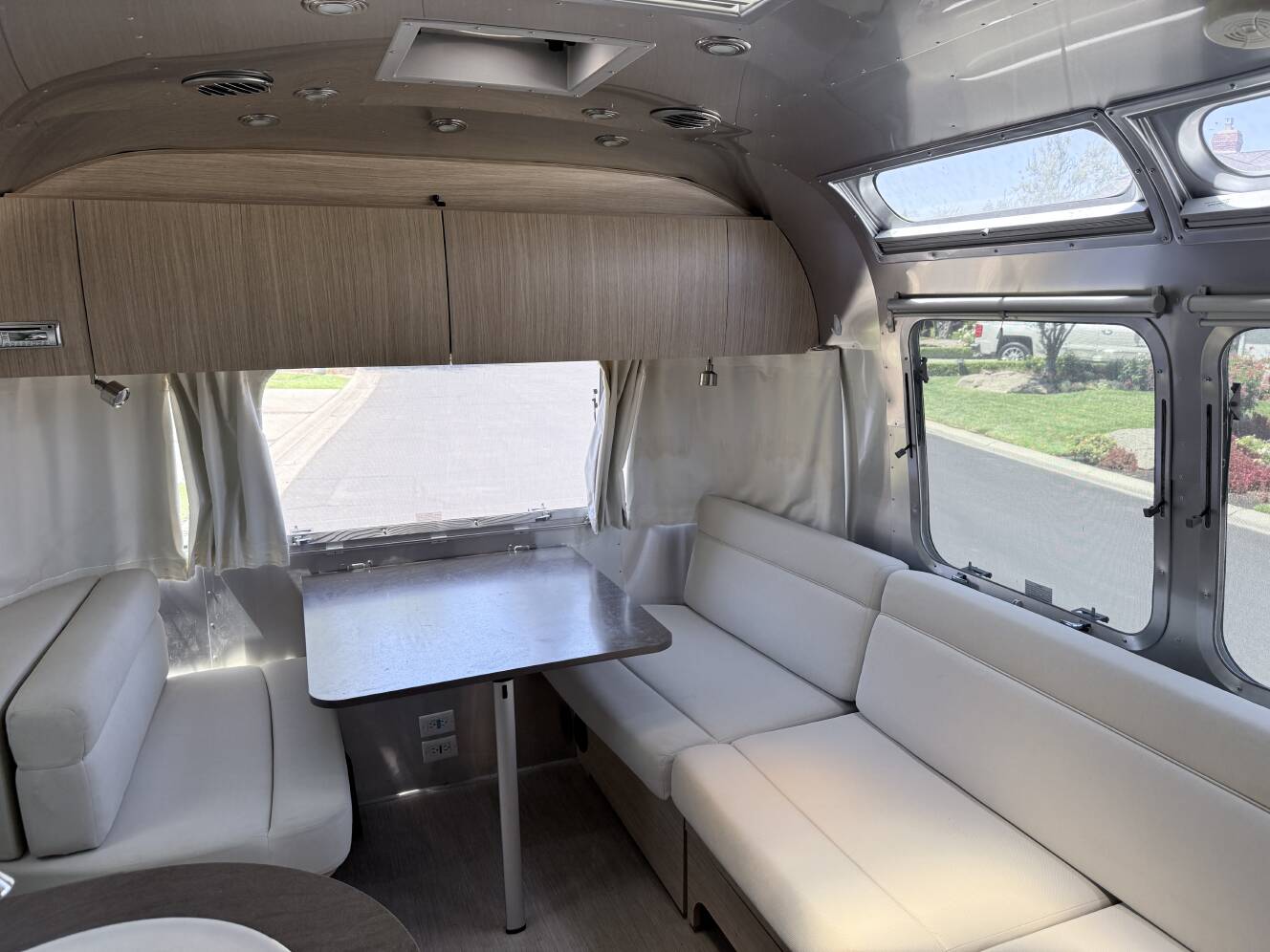 A photo of this 2017 Airstream FLYING CLOUD 25FB TWIN