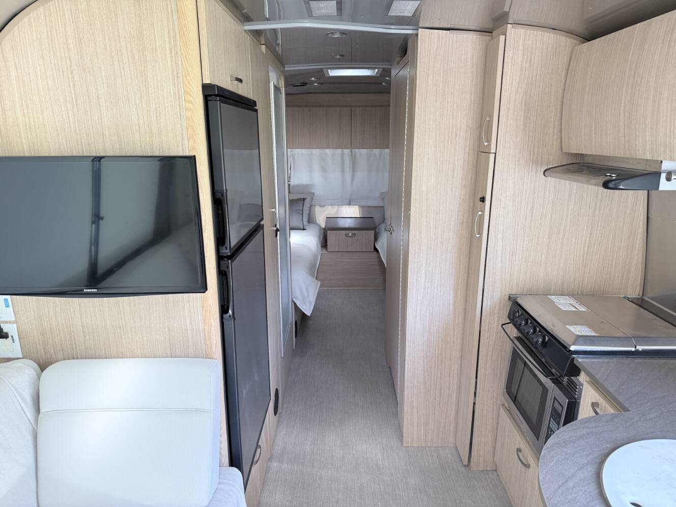 A photo of this 2017 Airstream FLYING CLOUD 25FB TWIN
