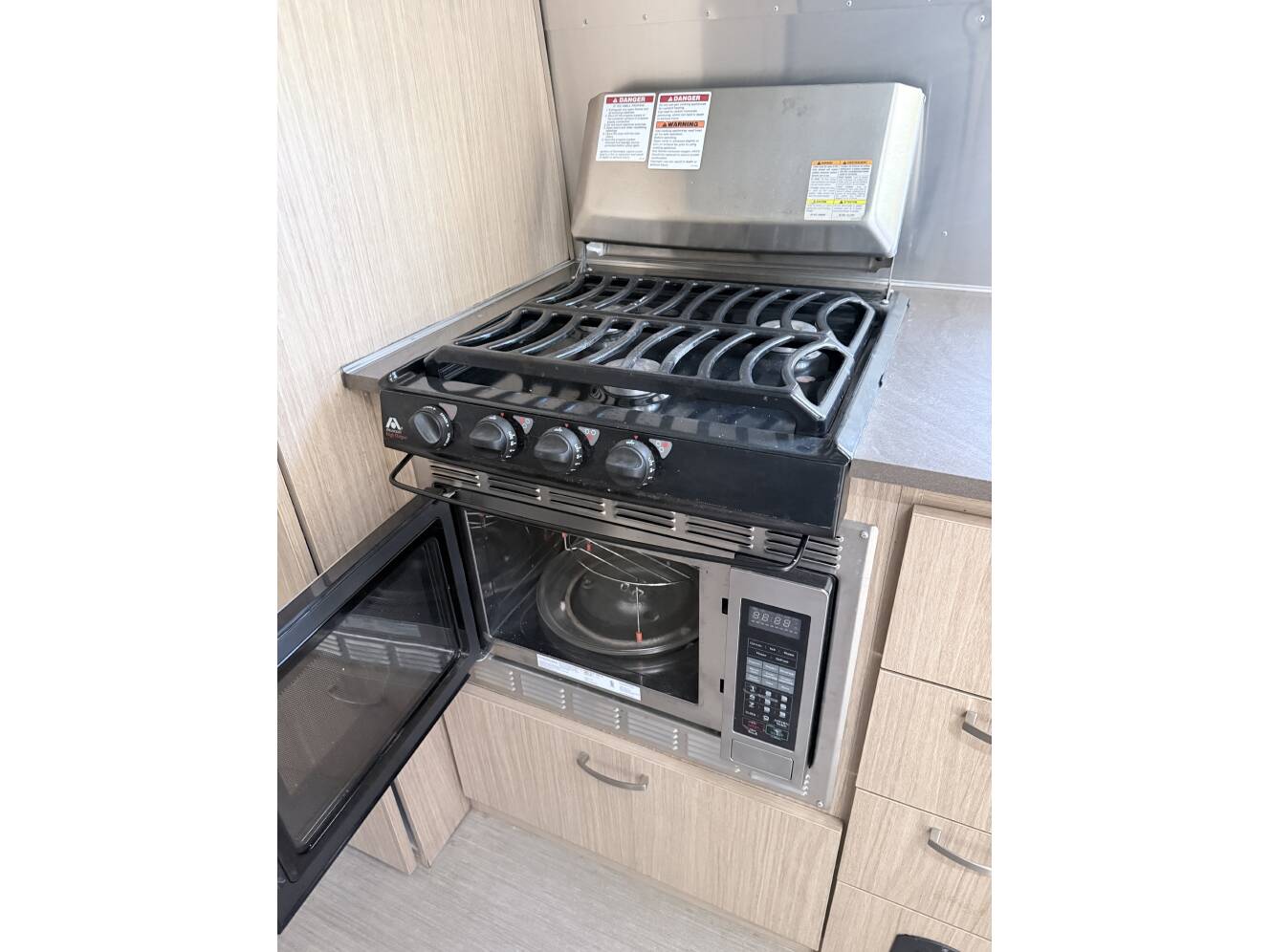 A photo of this 2017 Airstream FLYING CLOUD 25FB TWIN