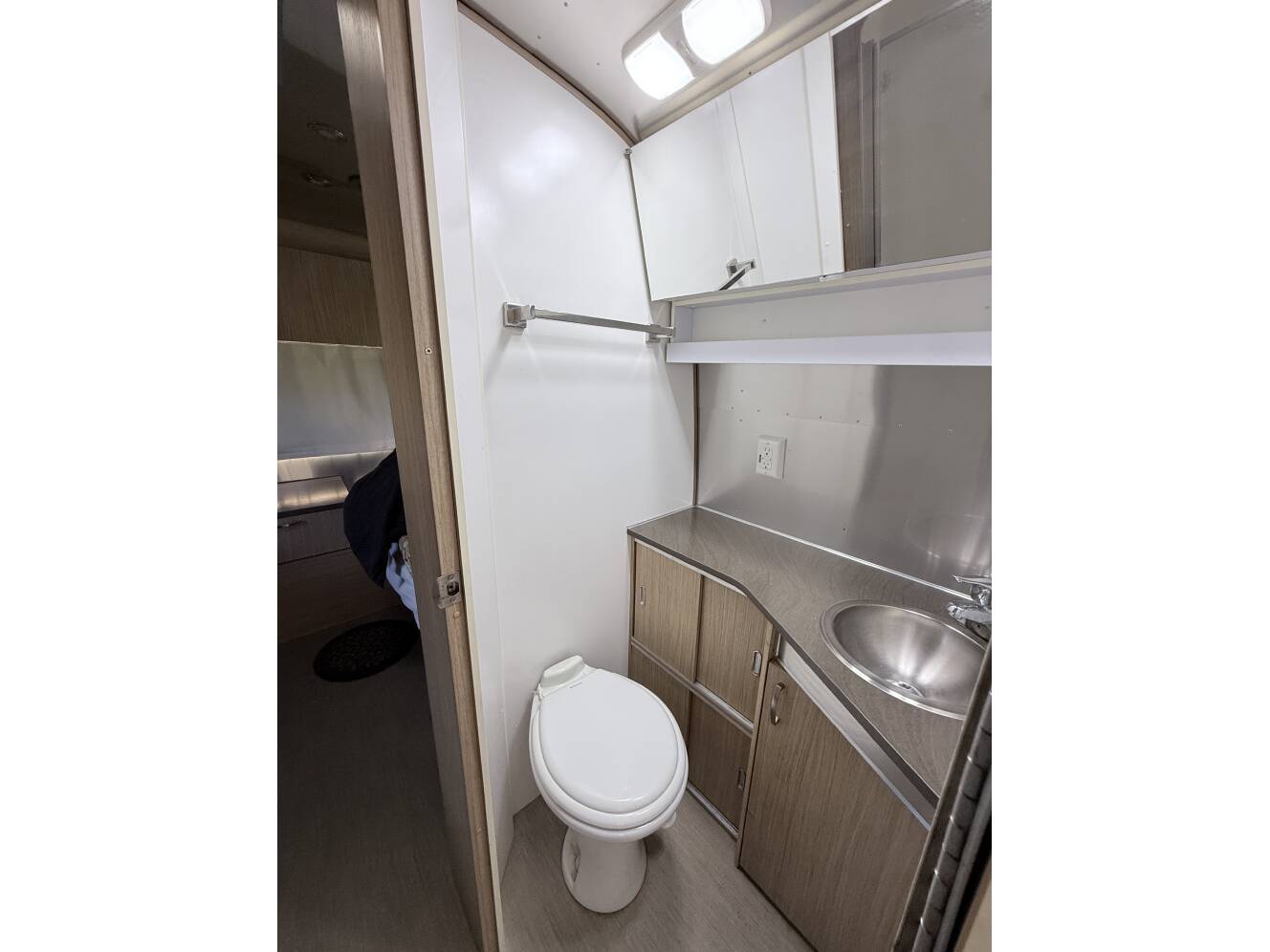 A photo of this 2017 Airstream FLYING CLOUD 25FB TWIN
