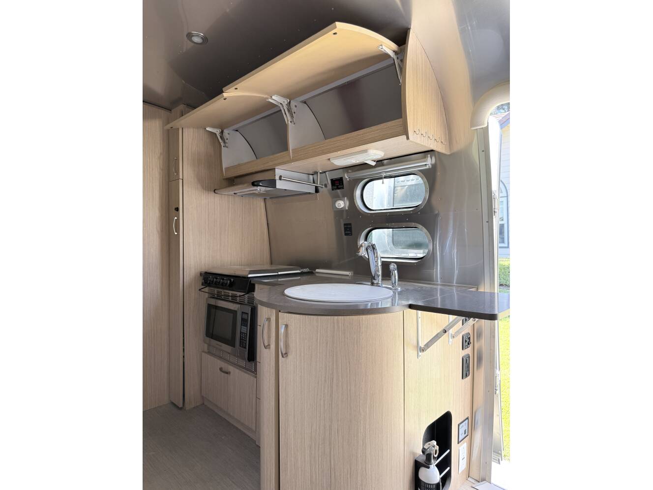A photo of this 2017 Airstream FLYING CLOUD 25FB TWIN