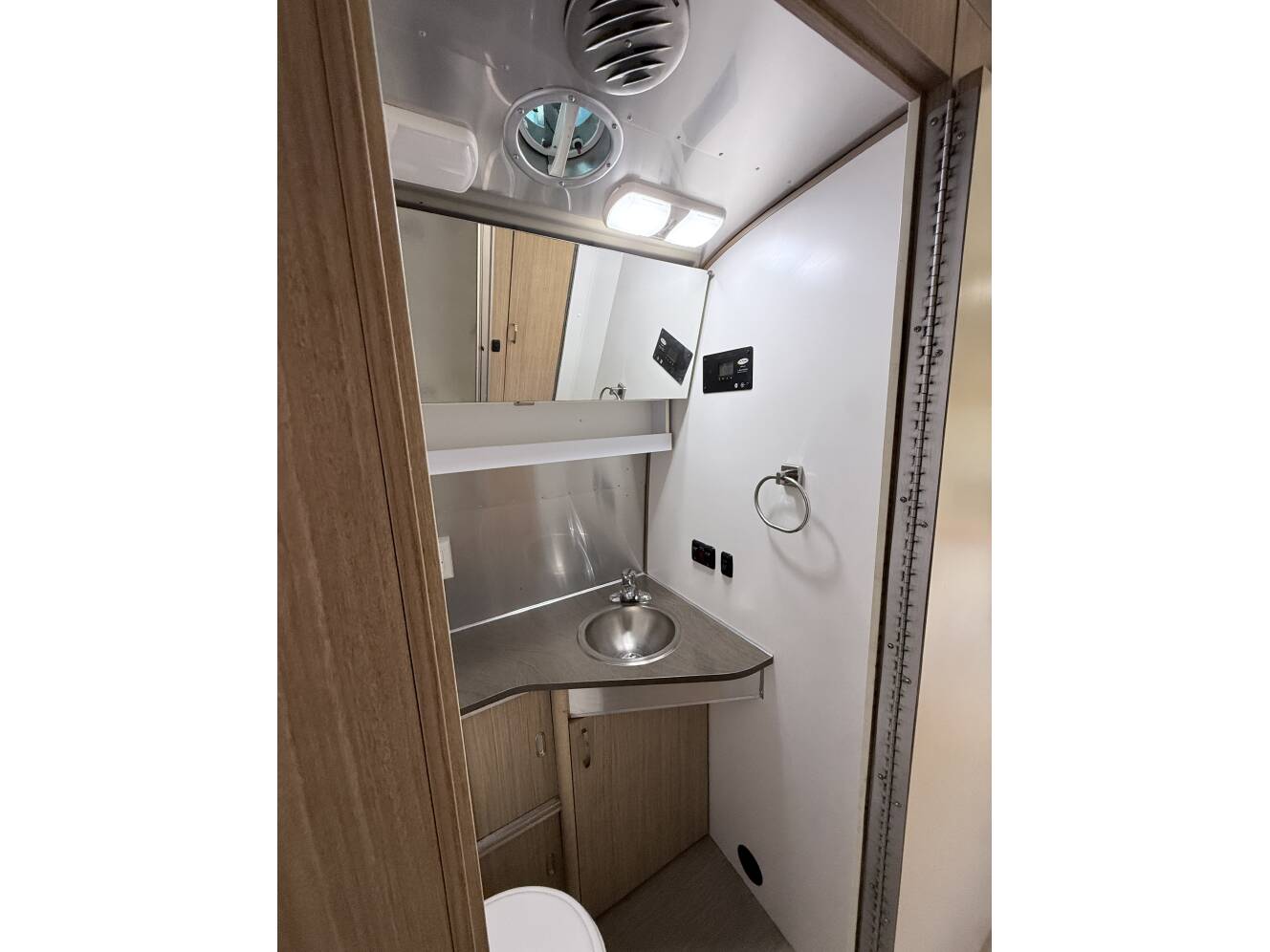 A photo of this 2017 Airstream FLYING CLOUD 25FB TWIN