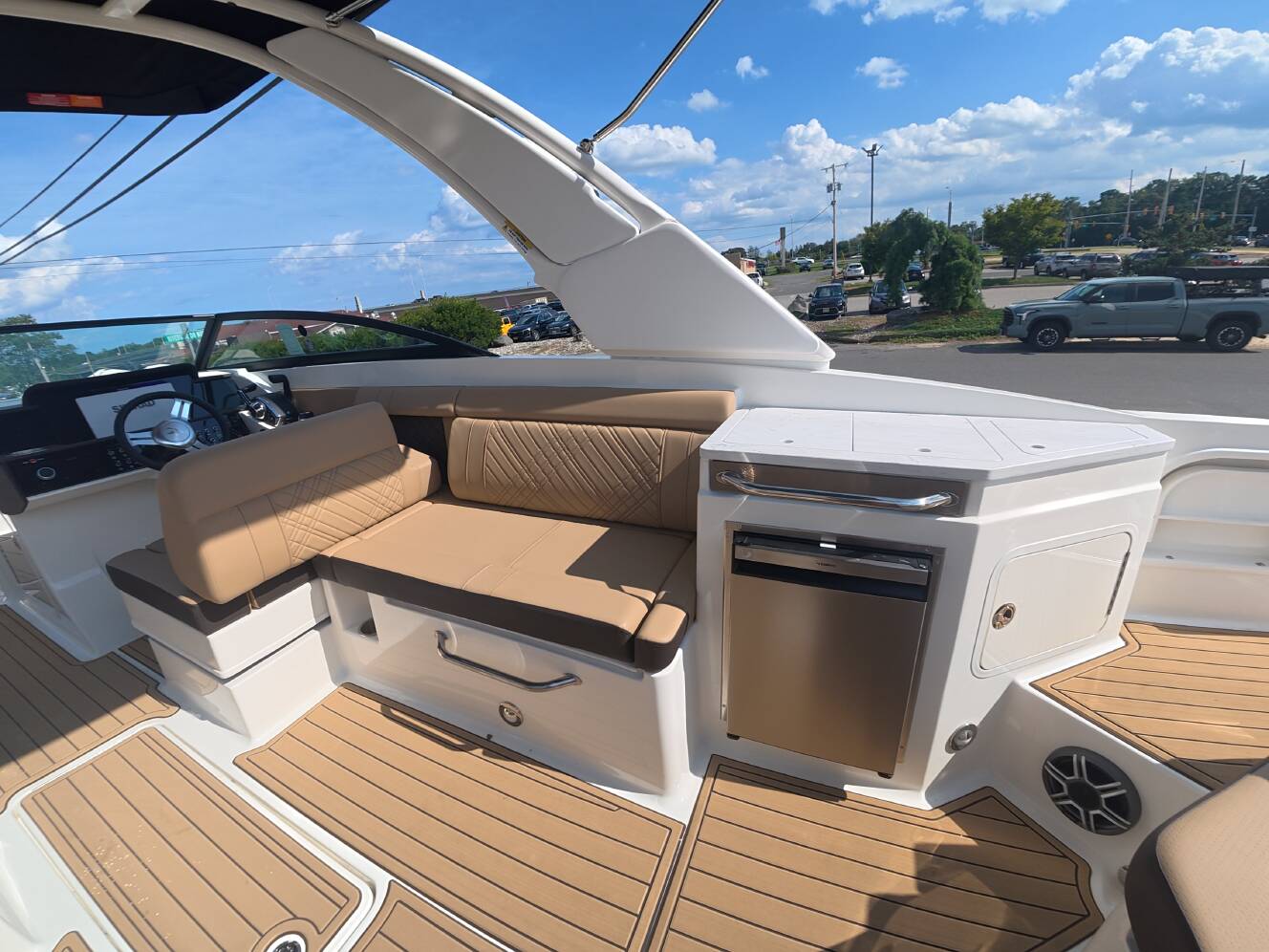 A photo of this 2027 Sea Ray SDX 290 Outboard