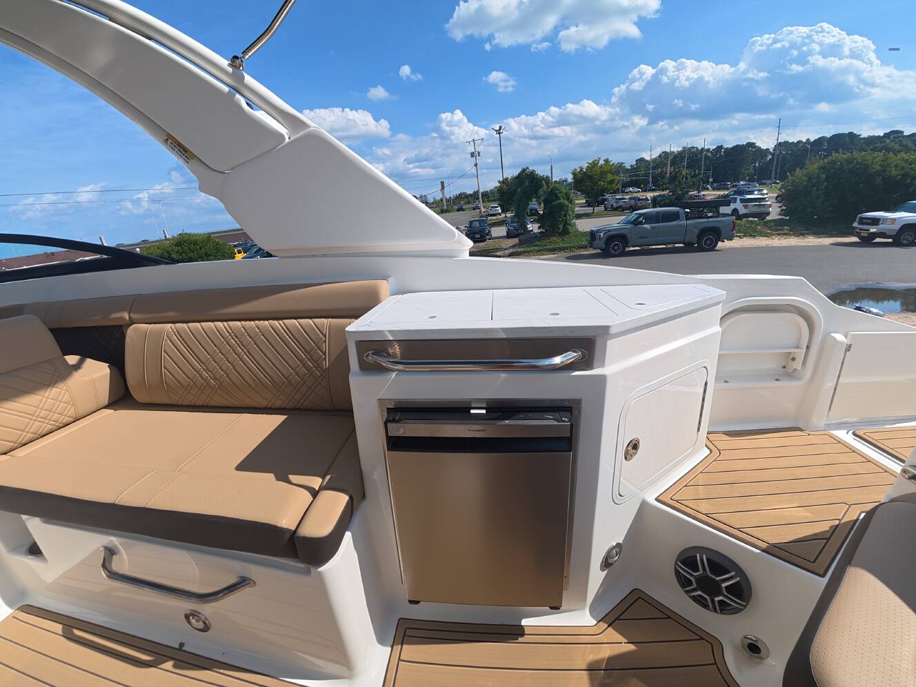 A photo of this 2027 Sea Ray SDX 290 Outboard